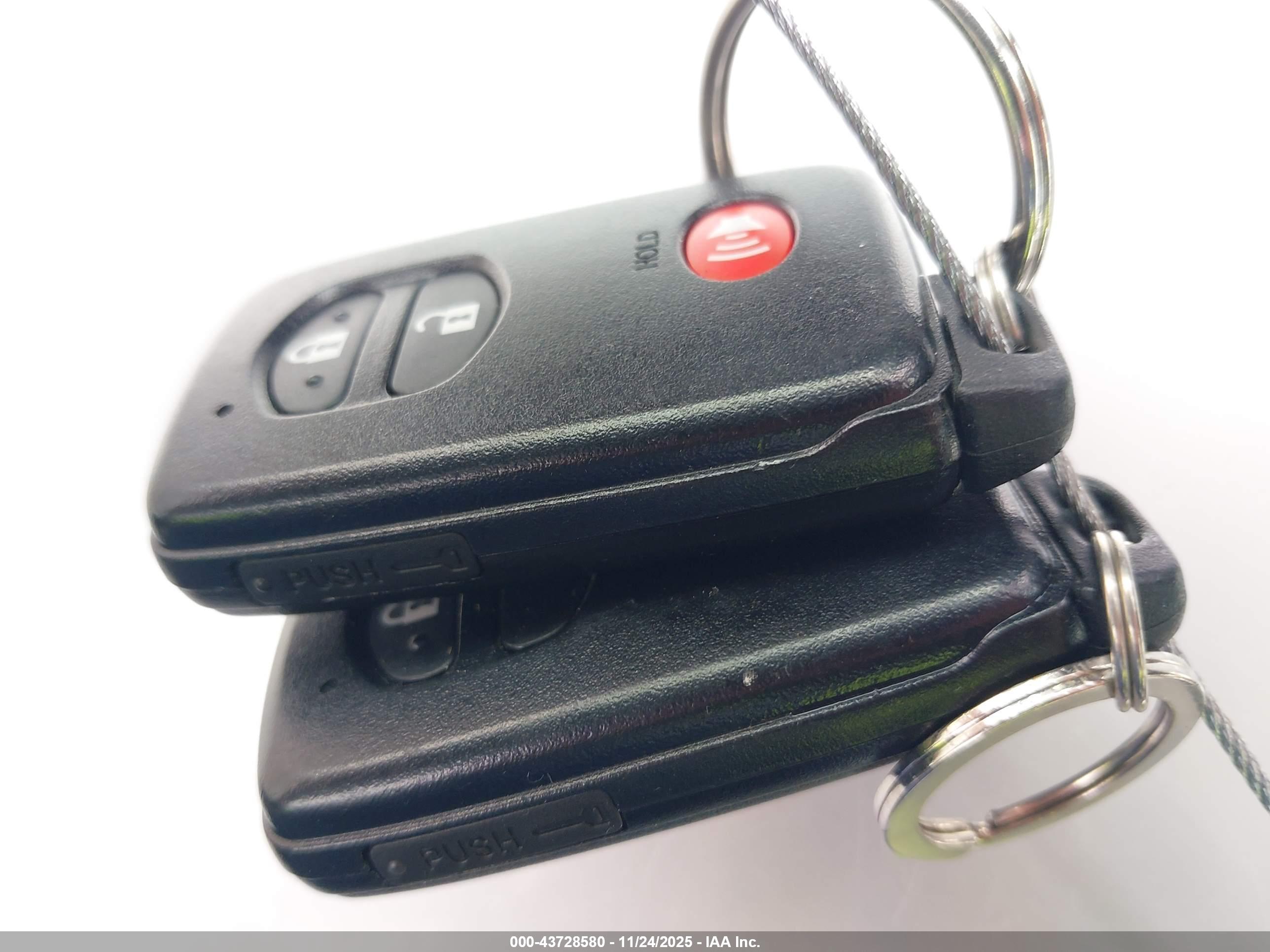 TOYOTA RAV4 image 11