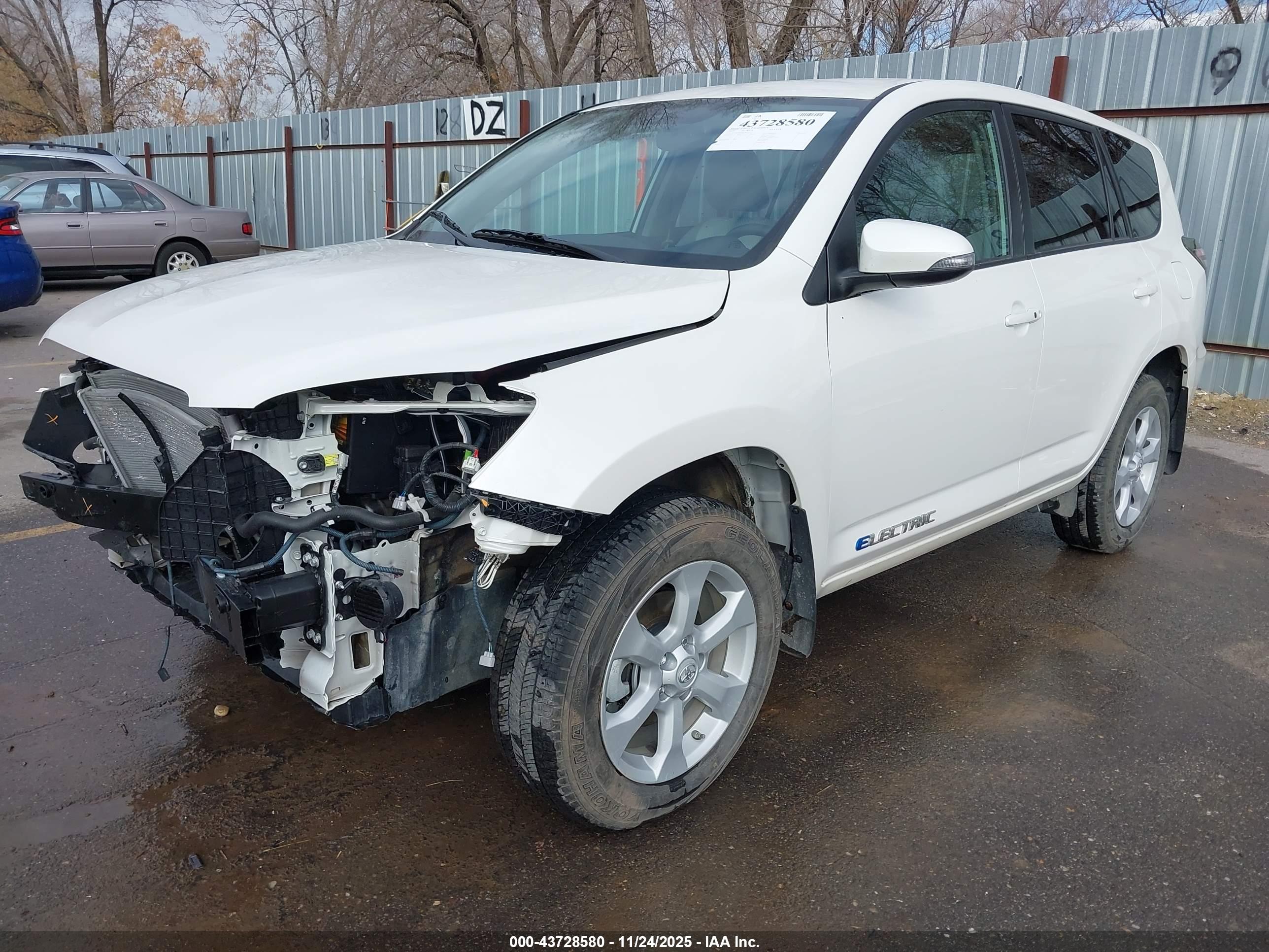 TOYOTA RAV4 image 2