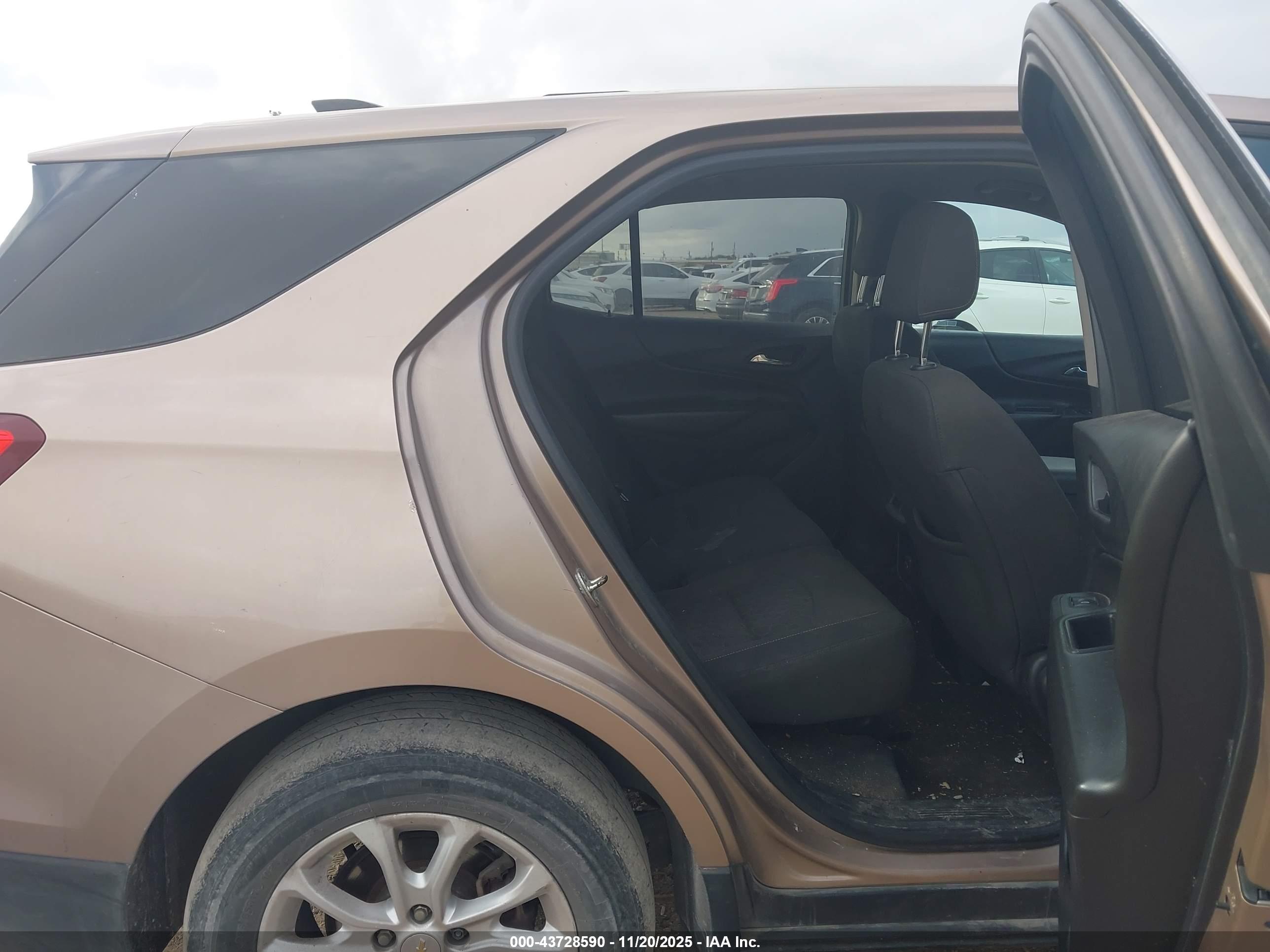 CHEVROLET EQUINOX image 8