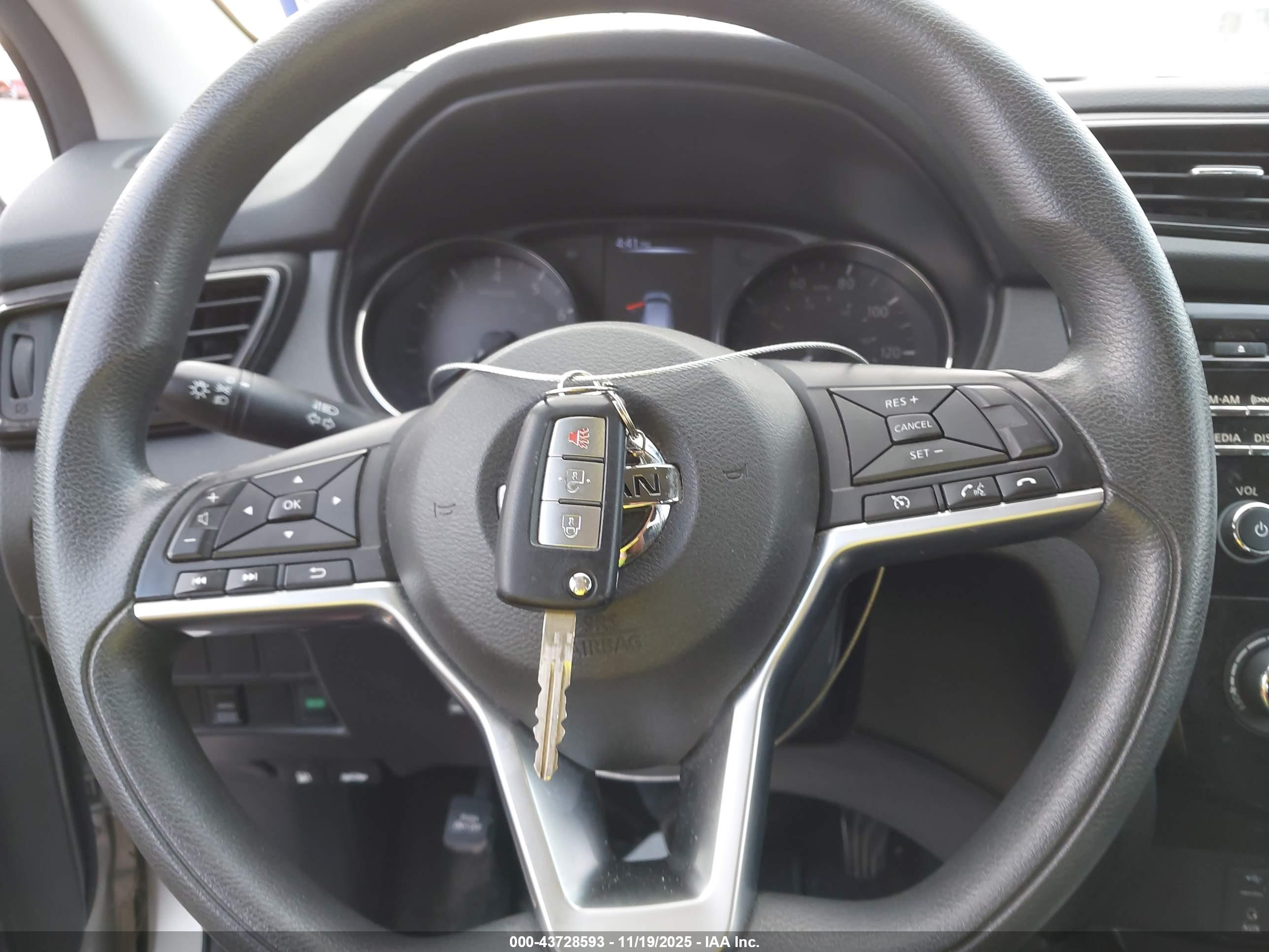 NISSAN ROGUE image 11