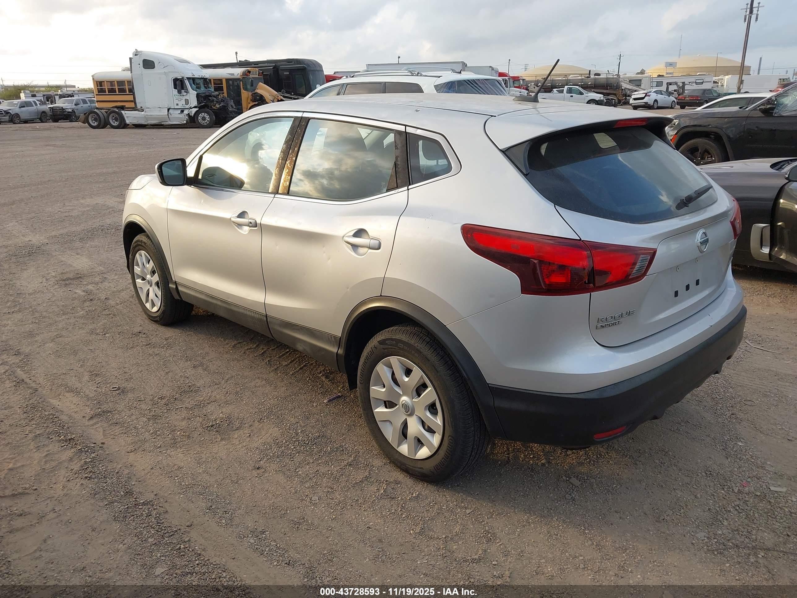 NISSAN ROGUE image 3