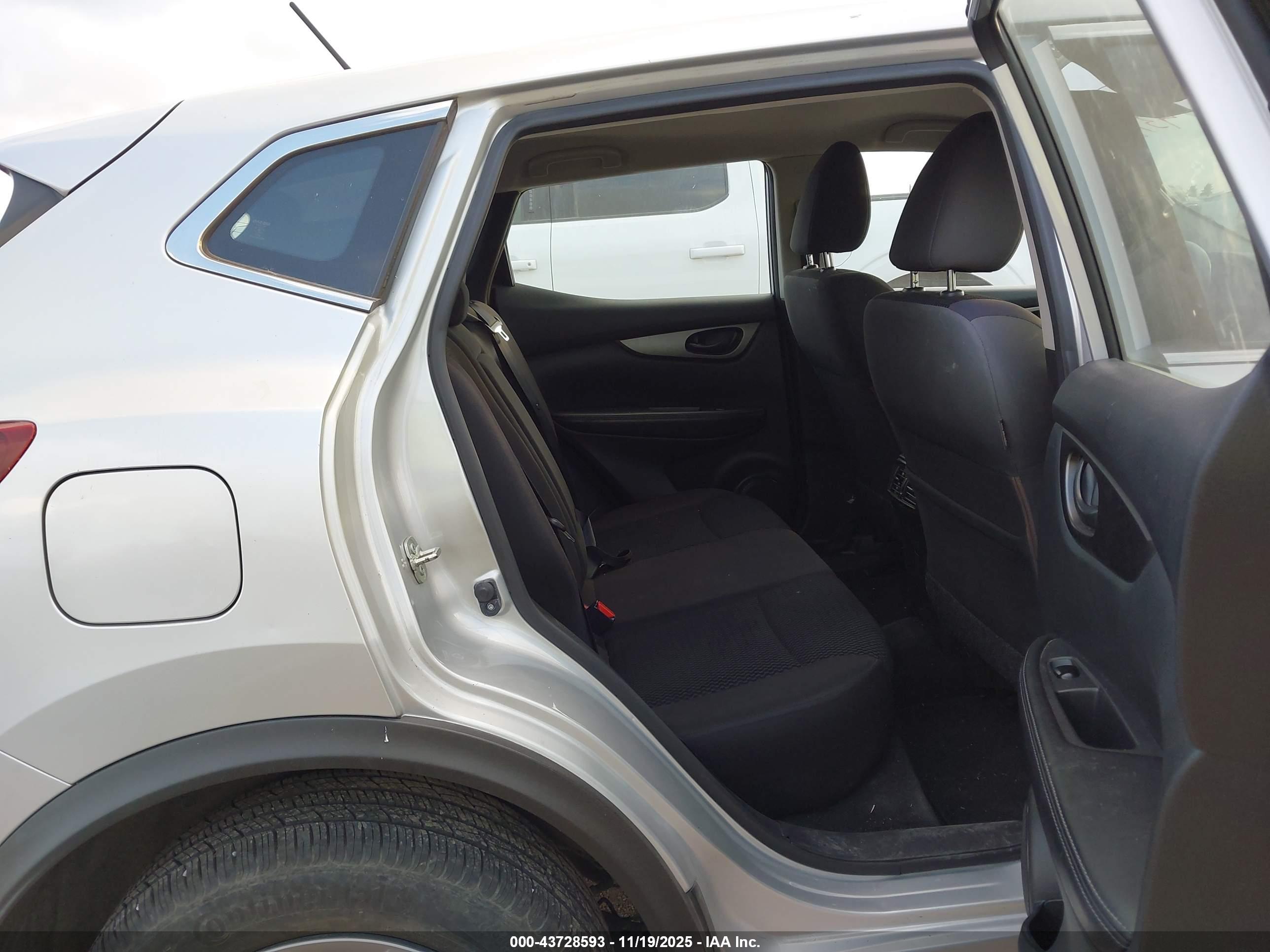 NISSAN ROGUE image 8