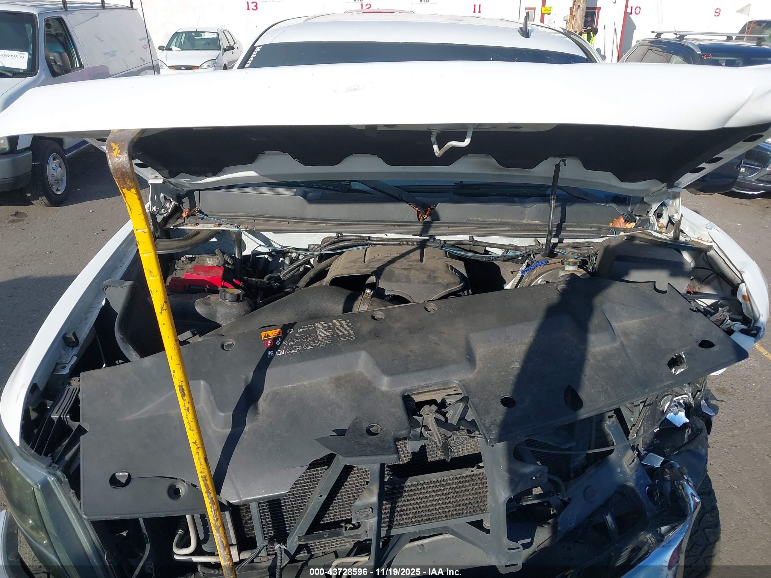 CHEVROLET SILVERADO image 10