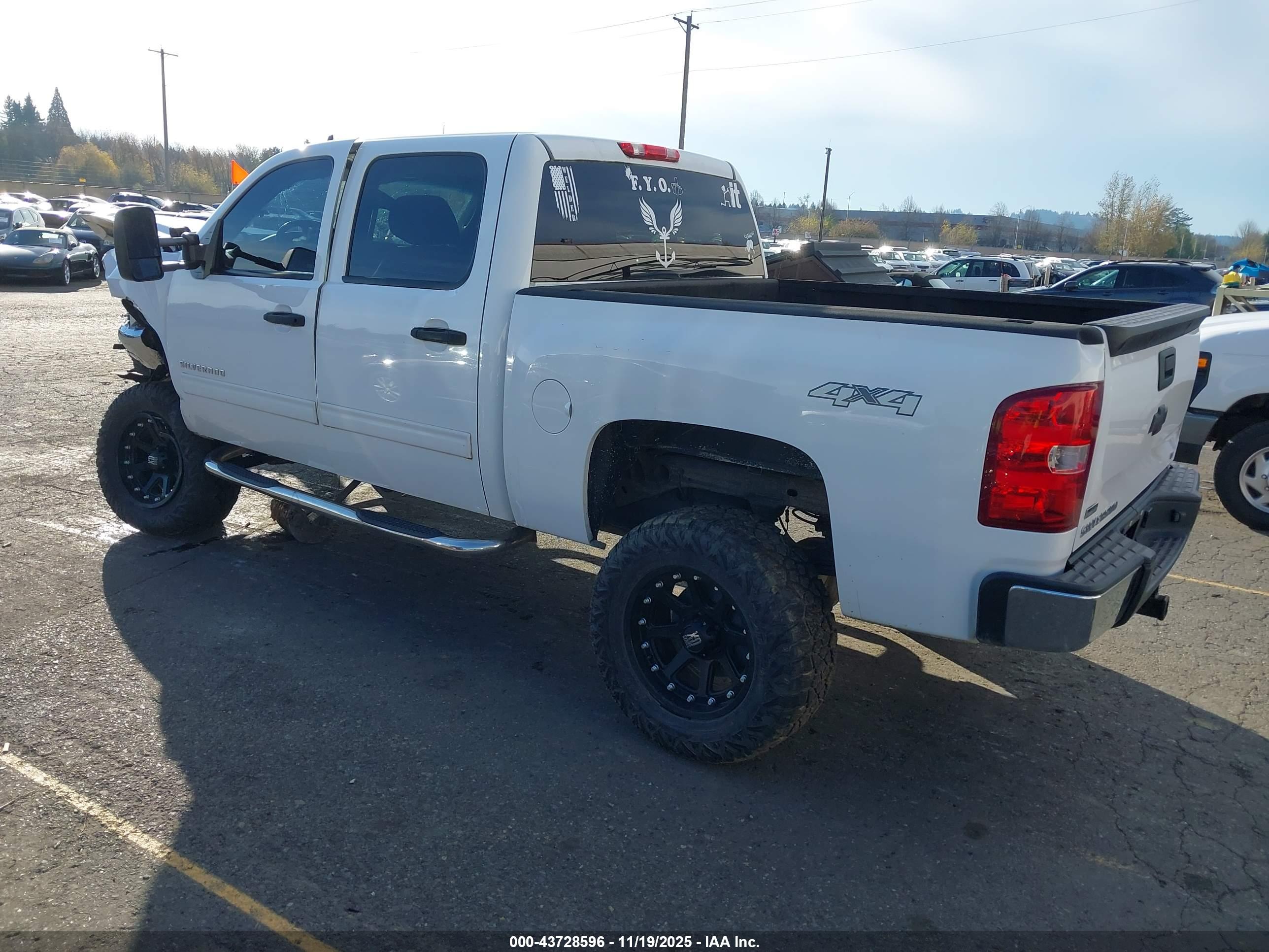 CHEVROLET SILVERADO image 3