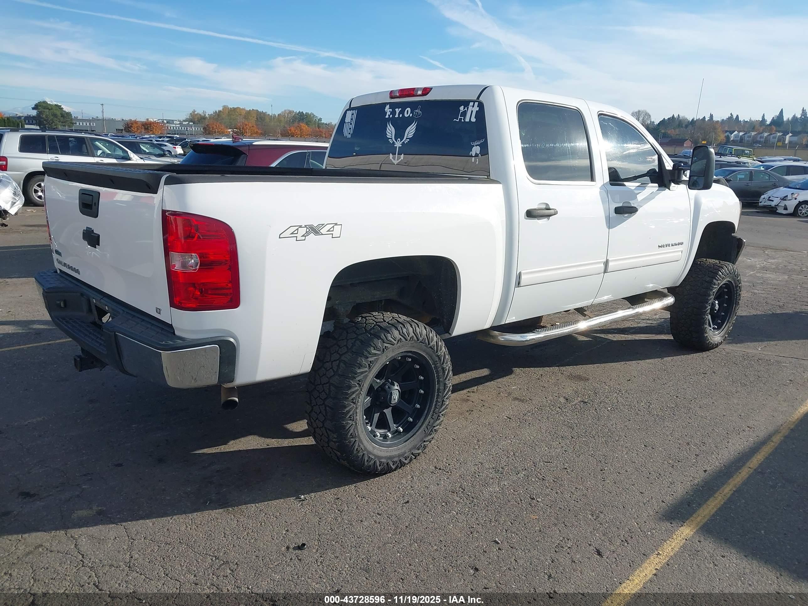 CHEVROLET SILVERADO image 4