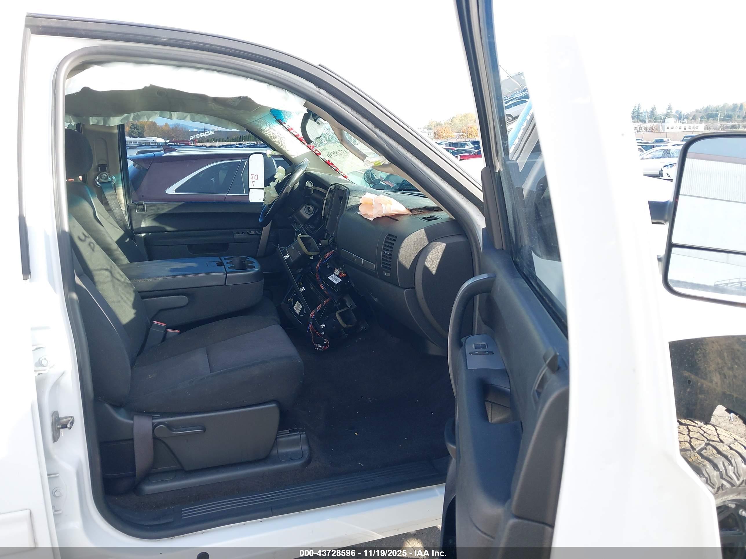CHEVROLET SILVERADO image 5