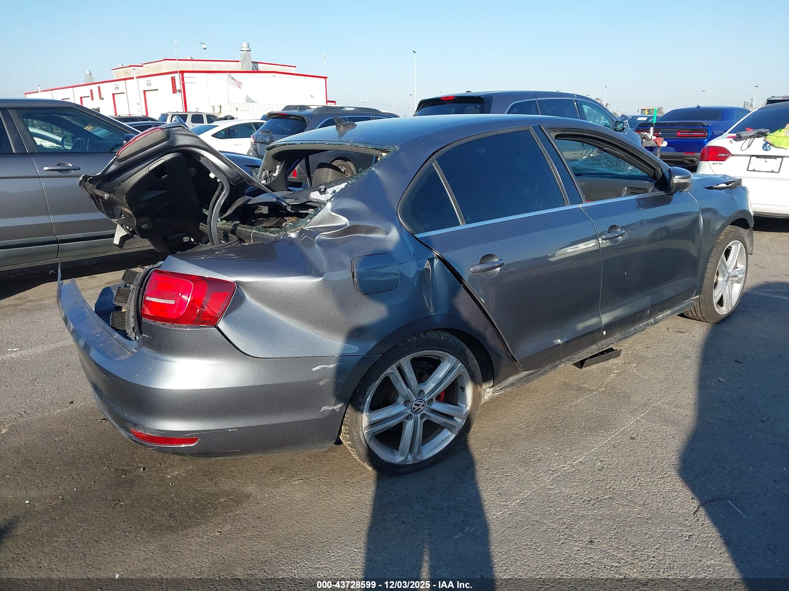 VOLKSWAGEN JETTA image 4
