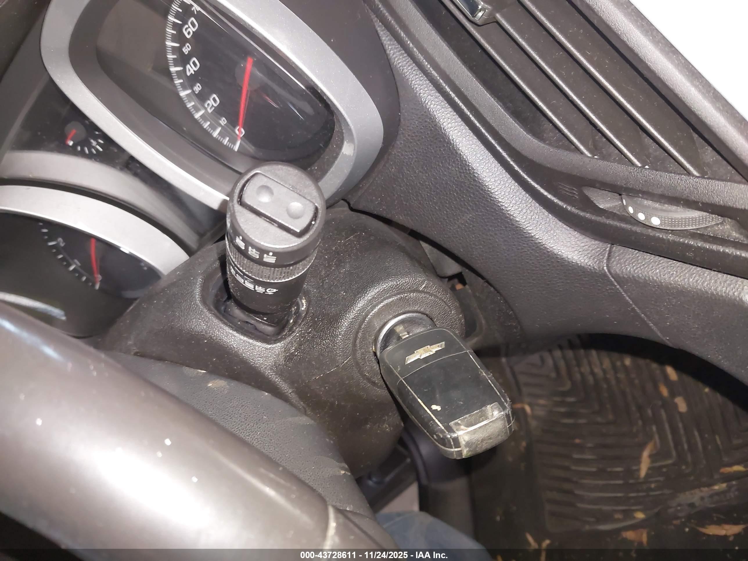 CHEVROLET EQUINOX image 11