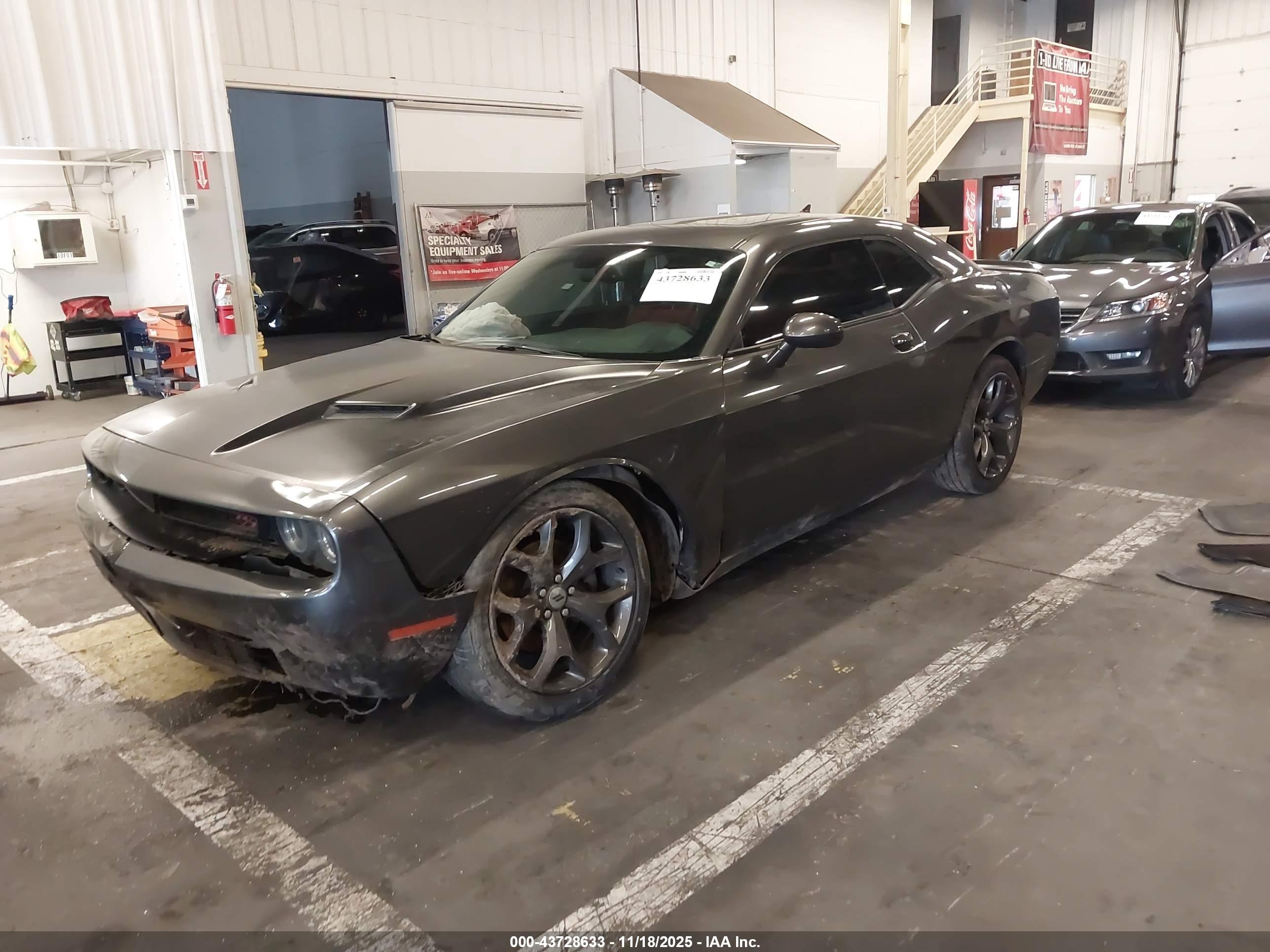 DODGE CHALLENGER image 2