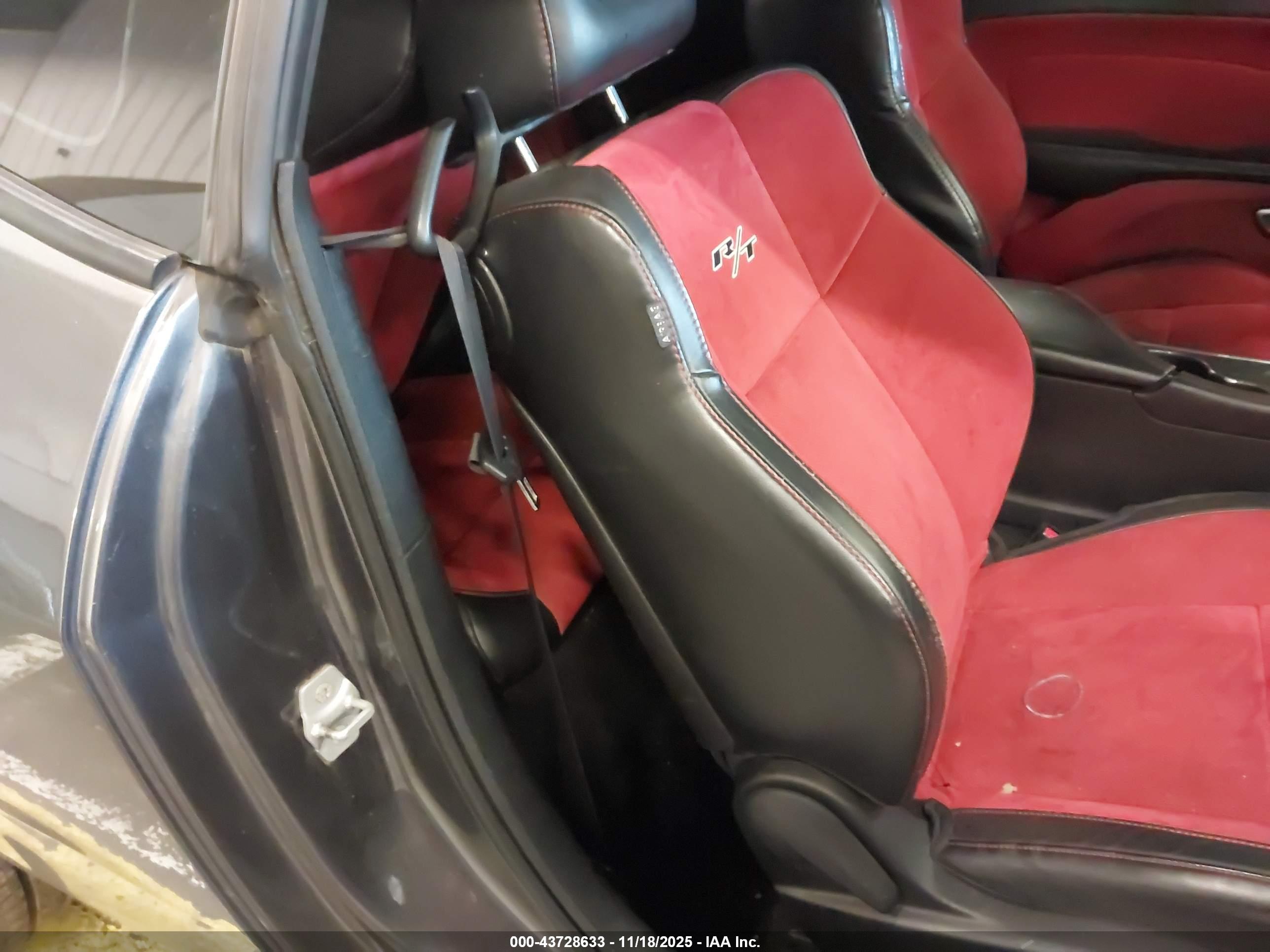 DODGE CHALLENGER image 8
