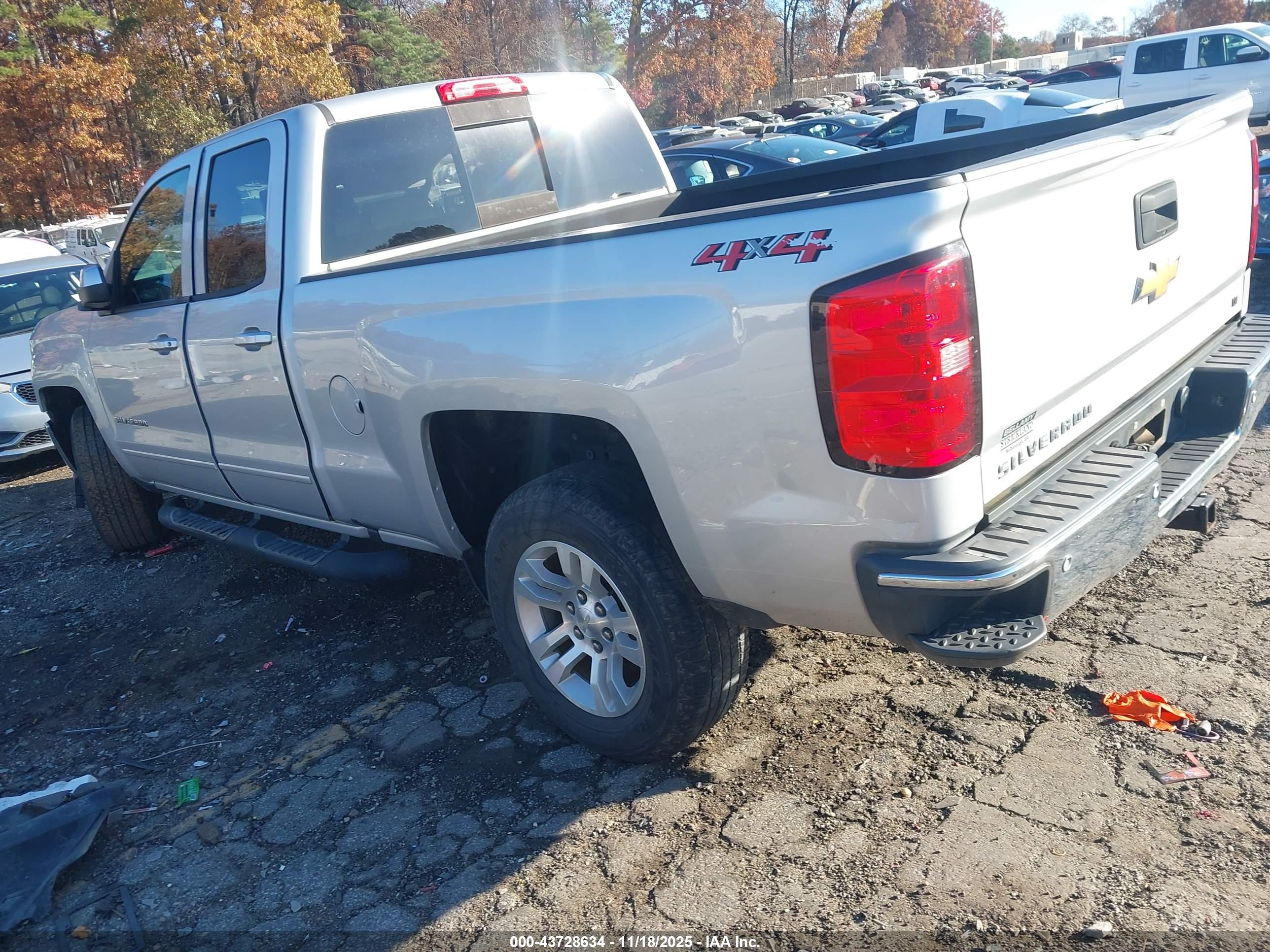 CHEVROLET SILVERADO image 3