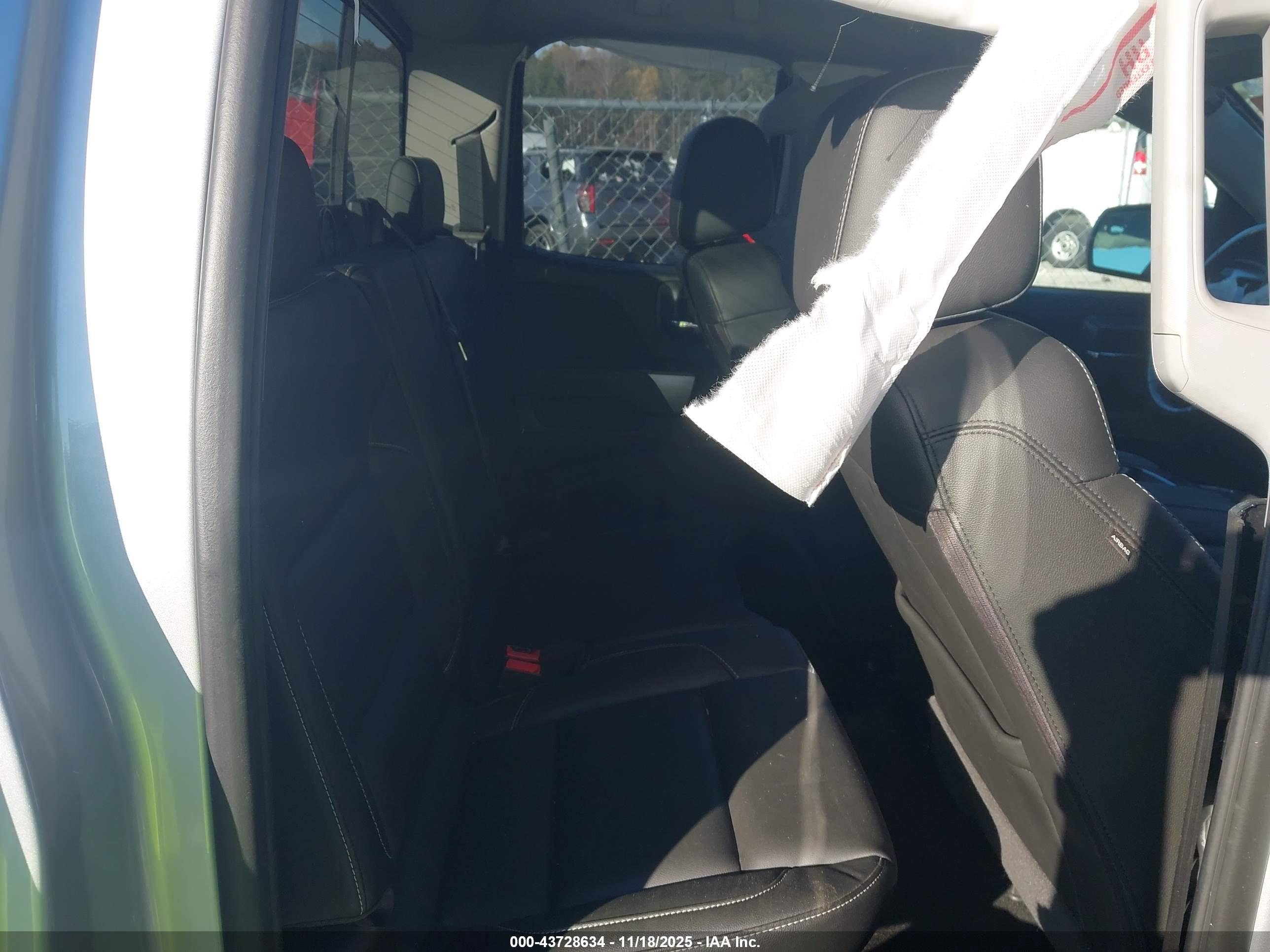 CHEVROLET SILVERADO image 8