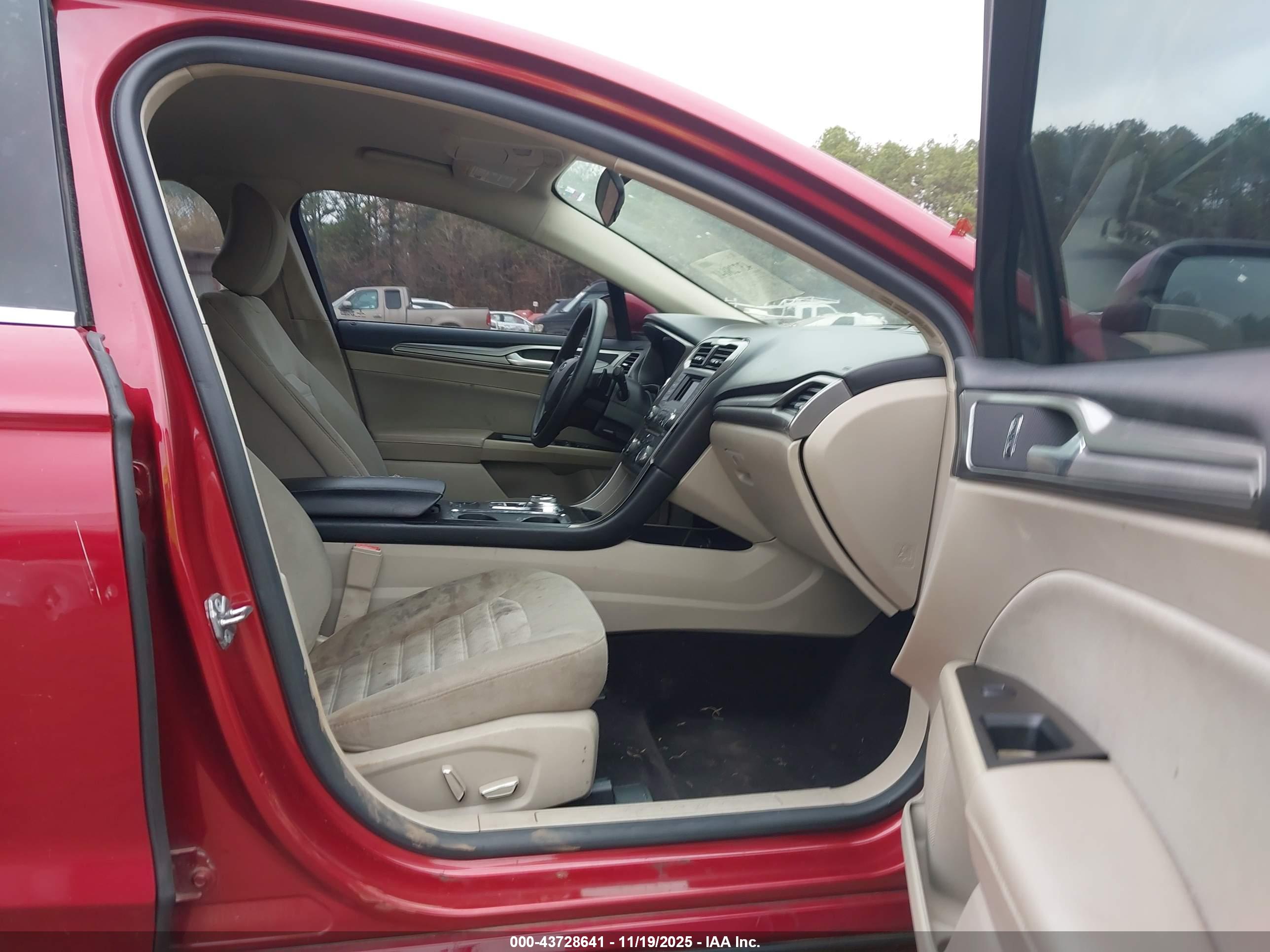 FORD FUSION image 5