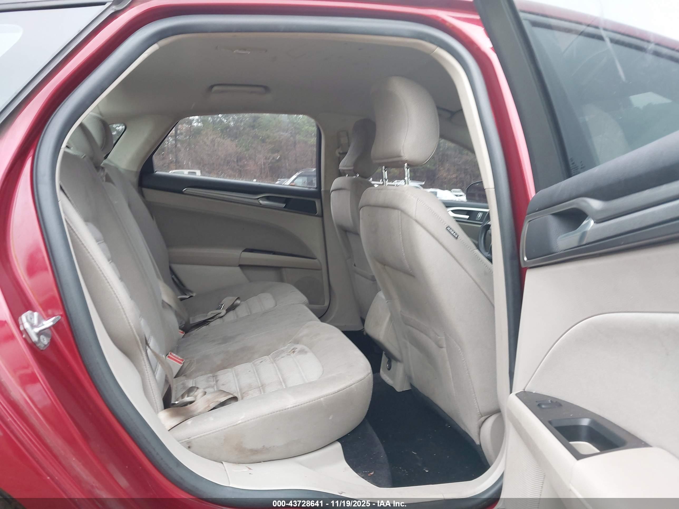 FORD FUSION image 8
