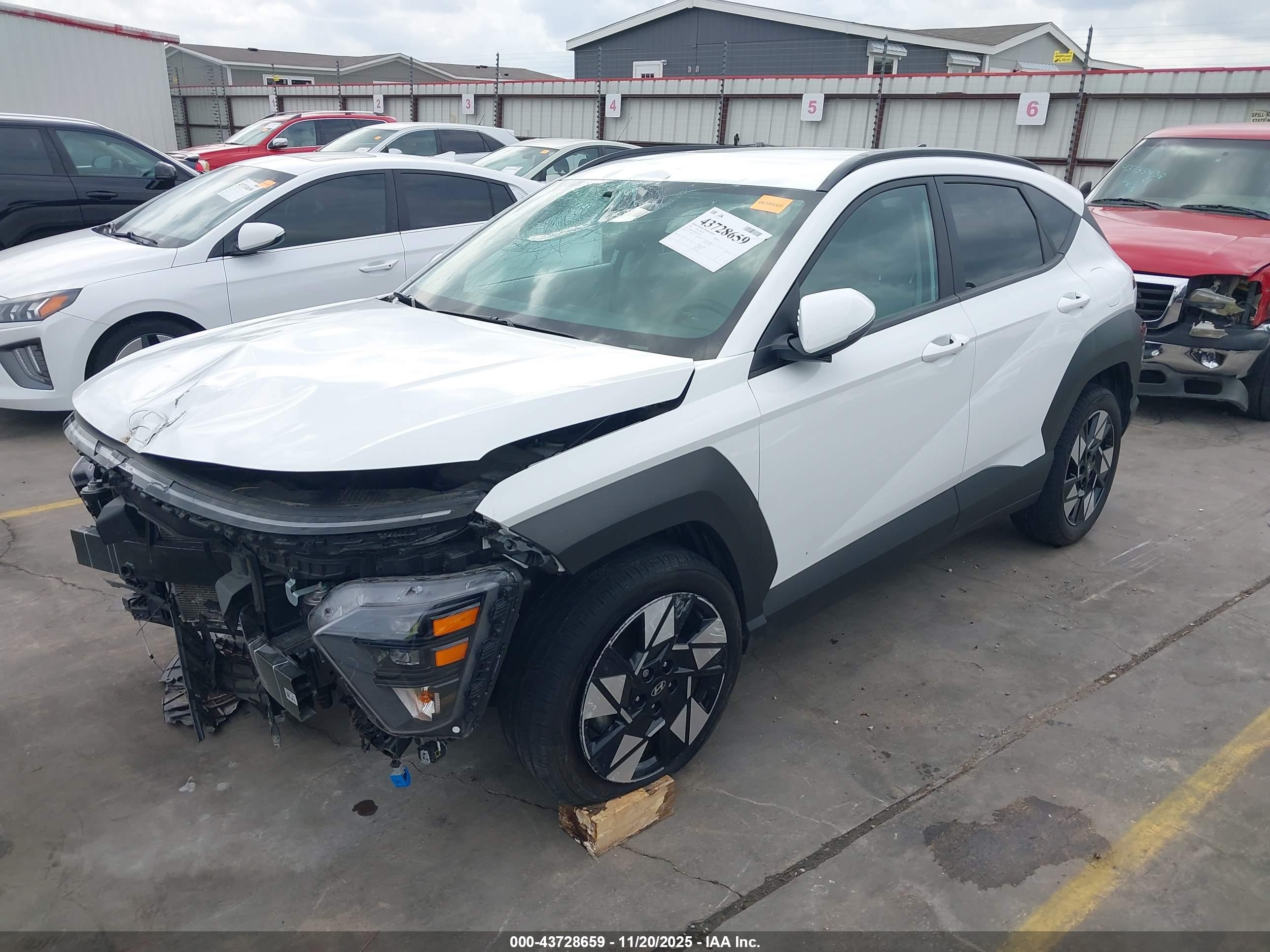 HYUNDAI KONA image 2