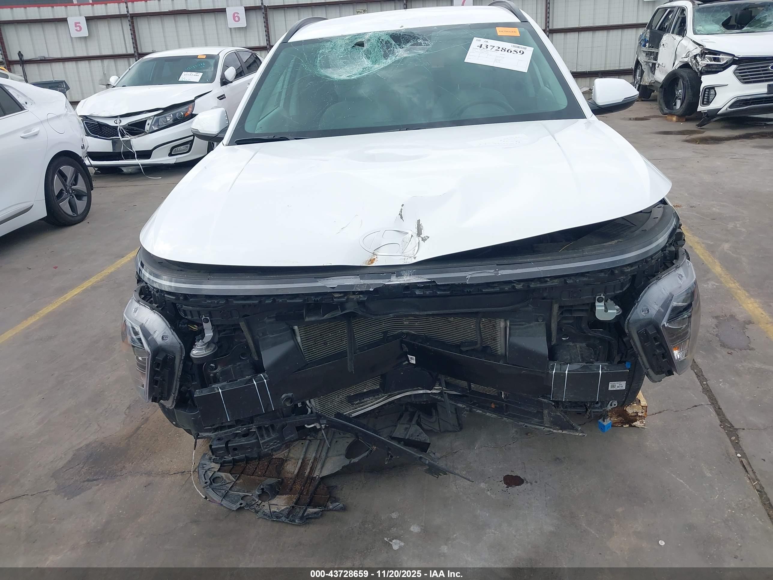 HYUNDAI KONA image 6