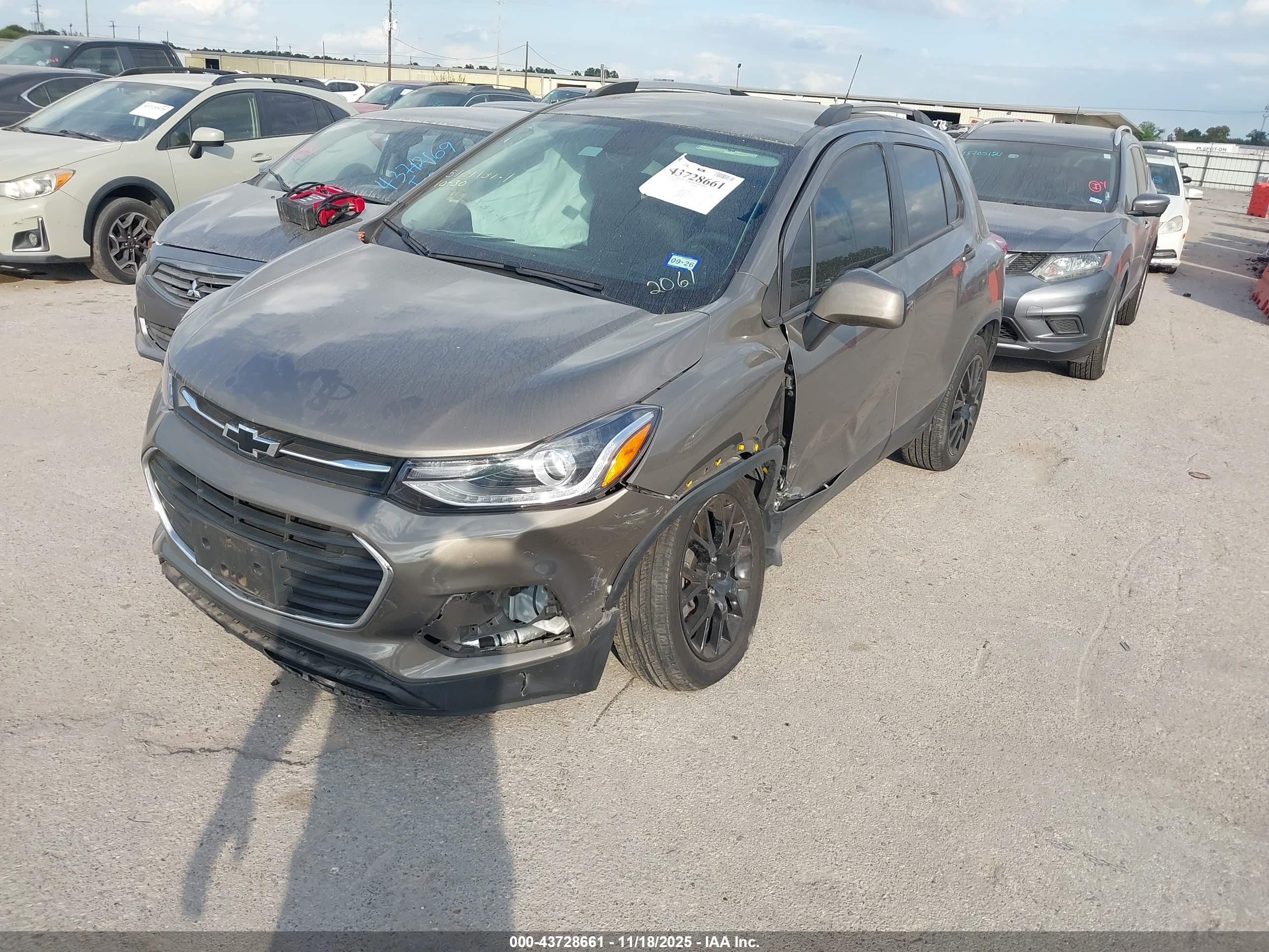 CHEVROLET TRAX image 2