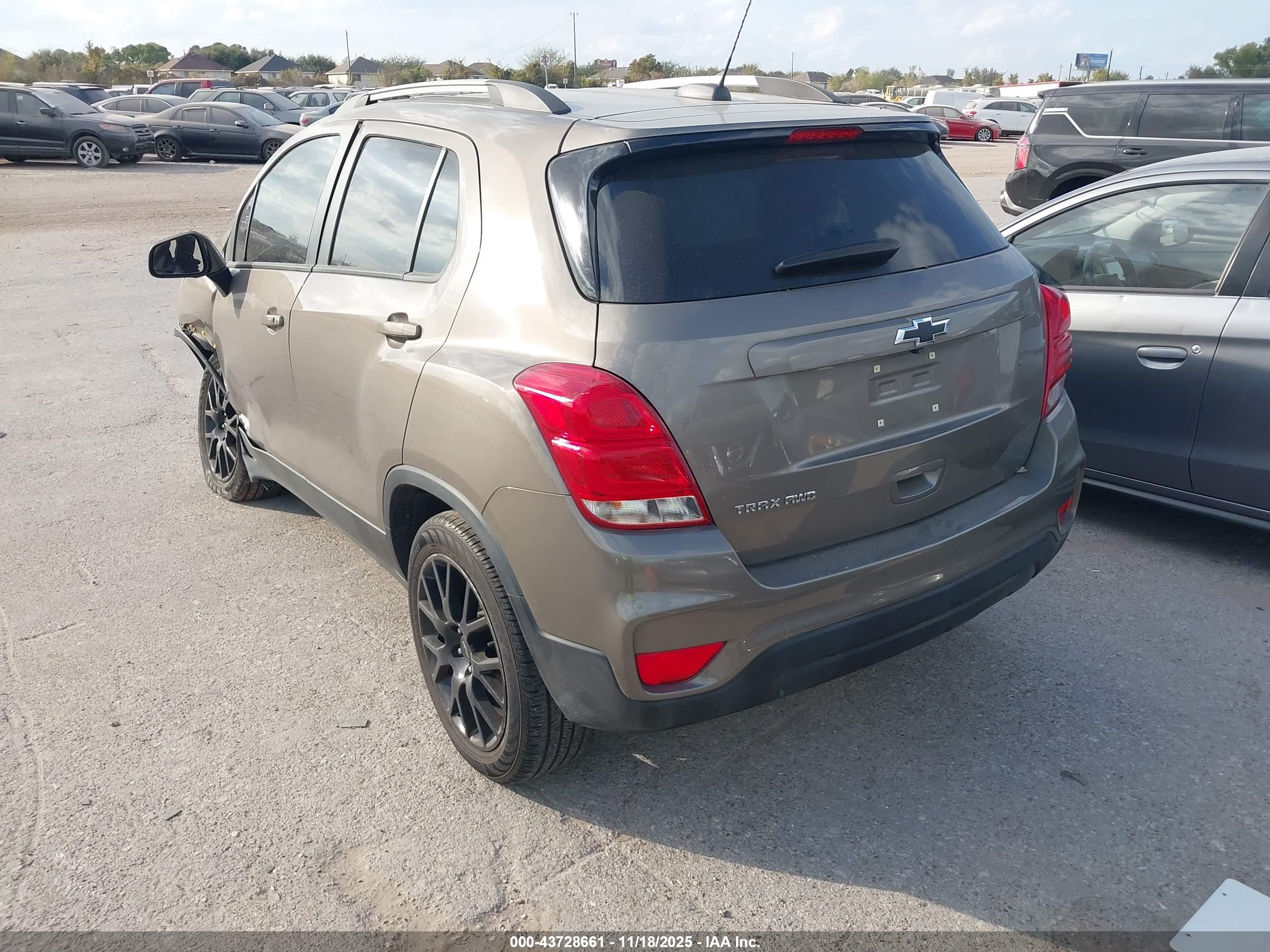 CHEVROLET TRAX image 3