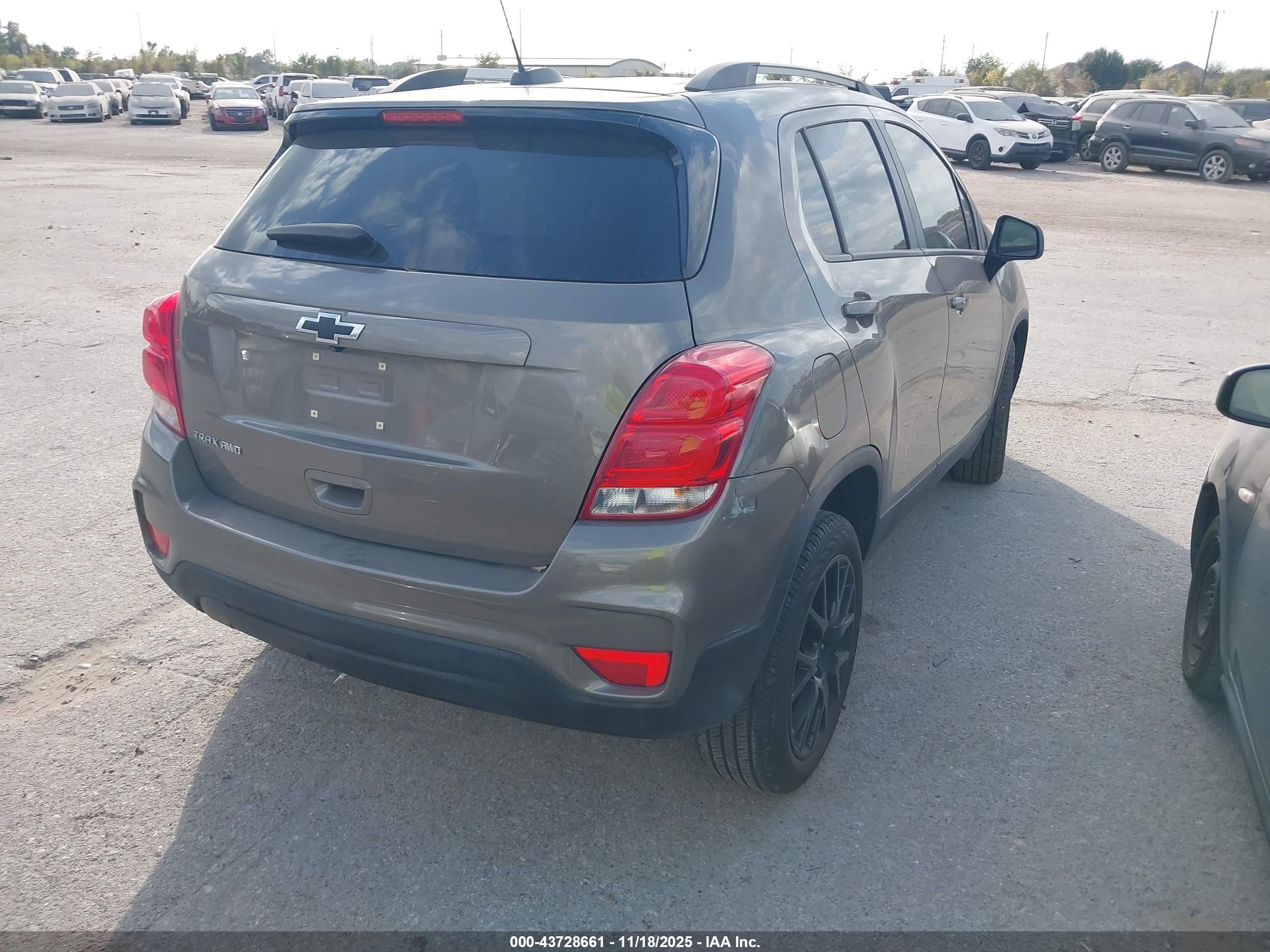 CHEVROLET TRAX image 4