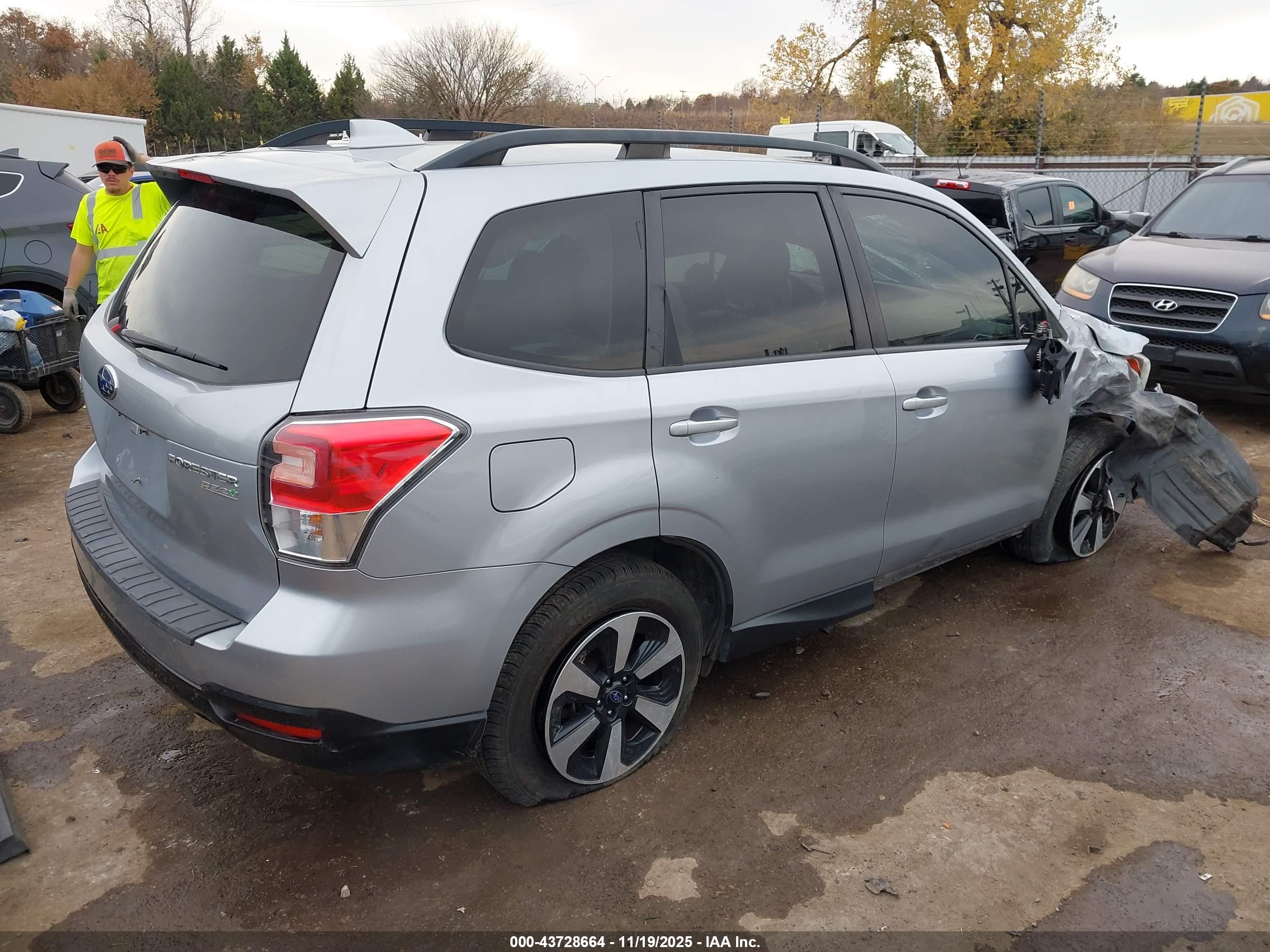 SUBARU FORESTER image 4