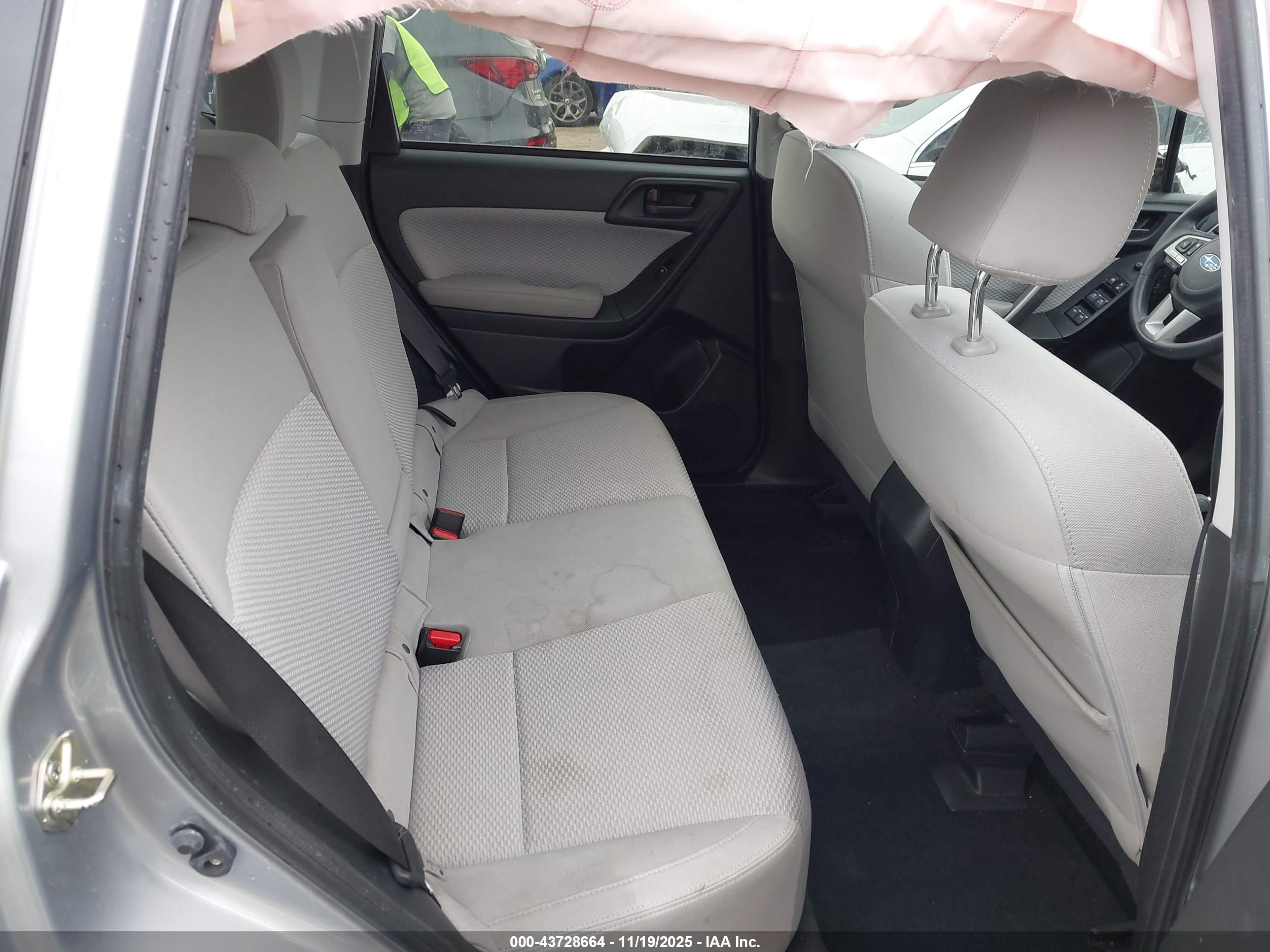 SUBARU FORESTER image 8