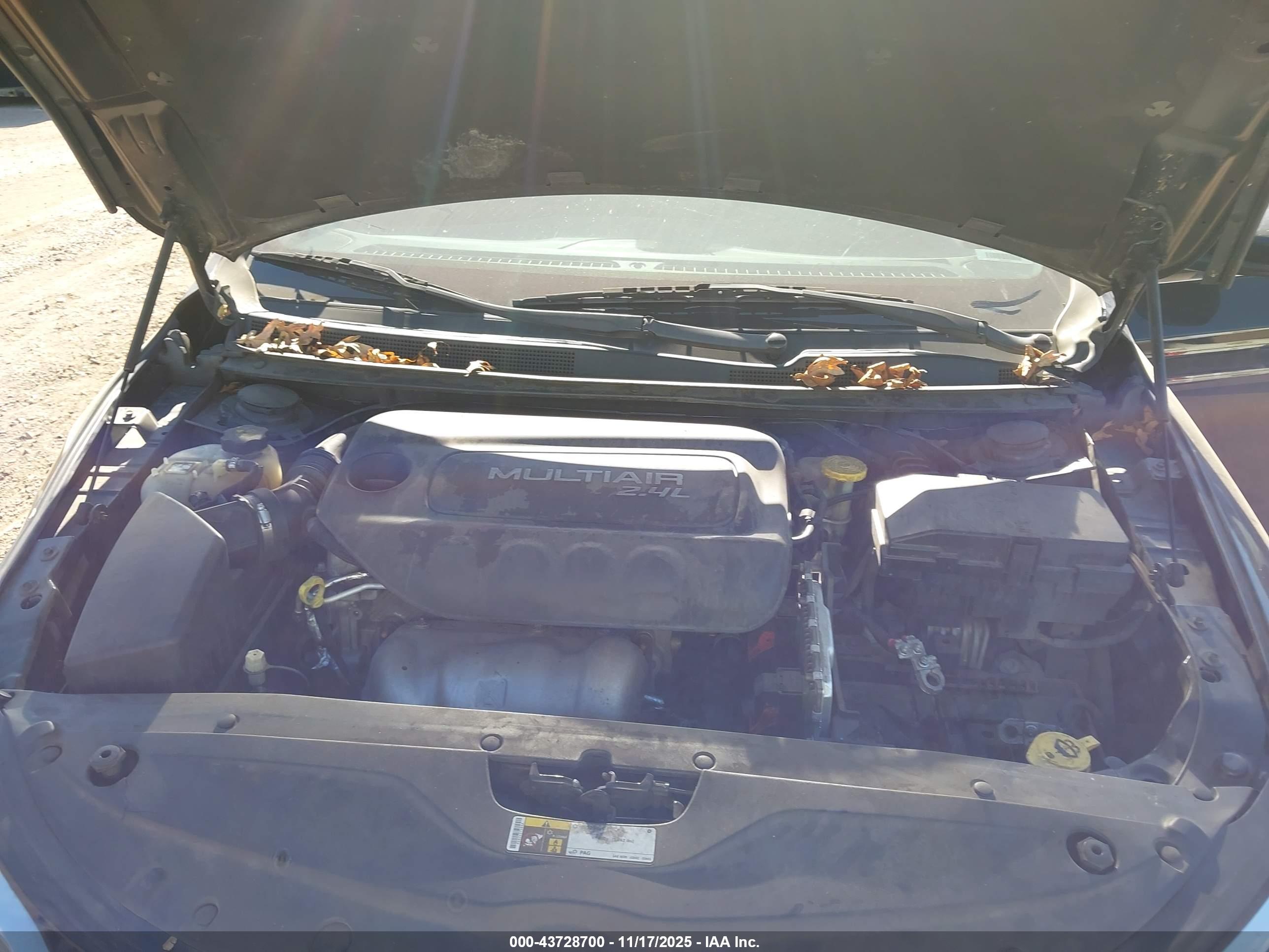 CHRYSLER 200 image 10