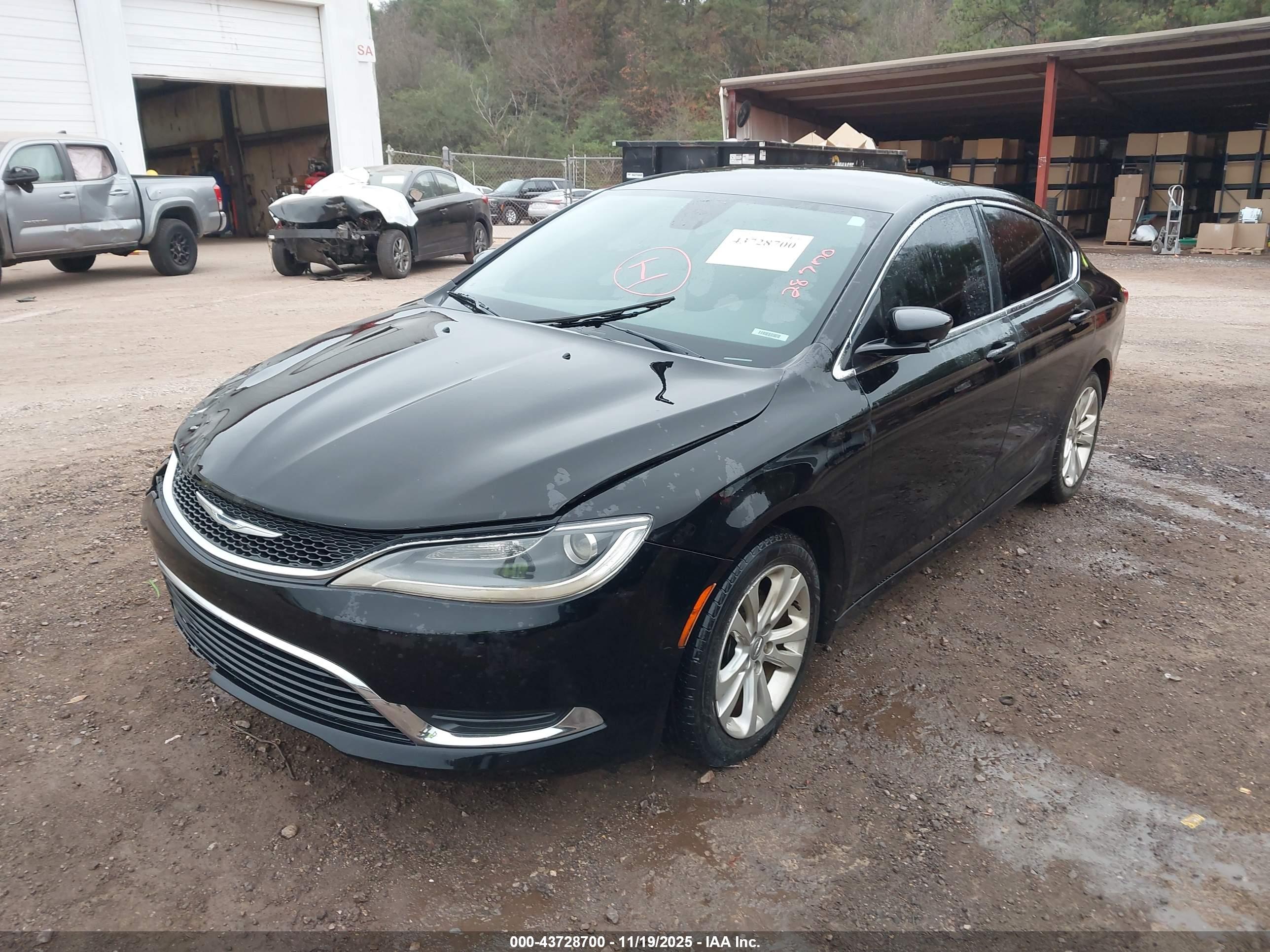 CHRYSLER 200 image 2