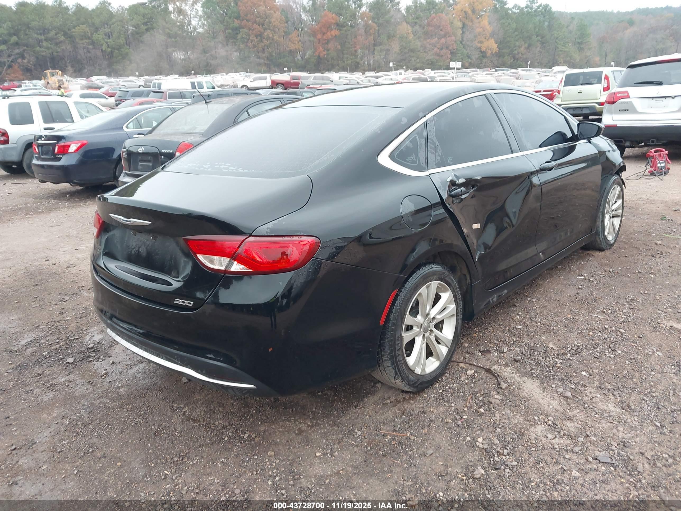 CHRYSLER 200 image 4