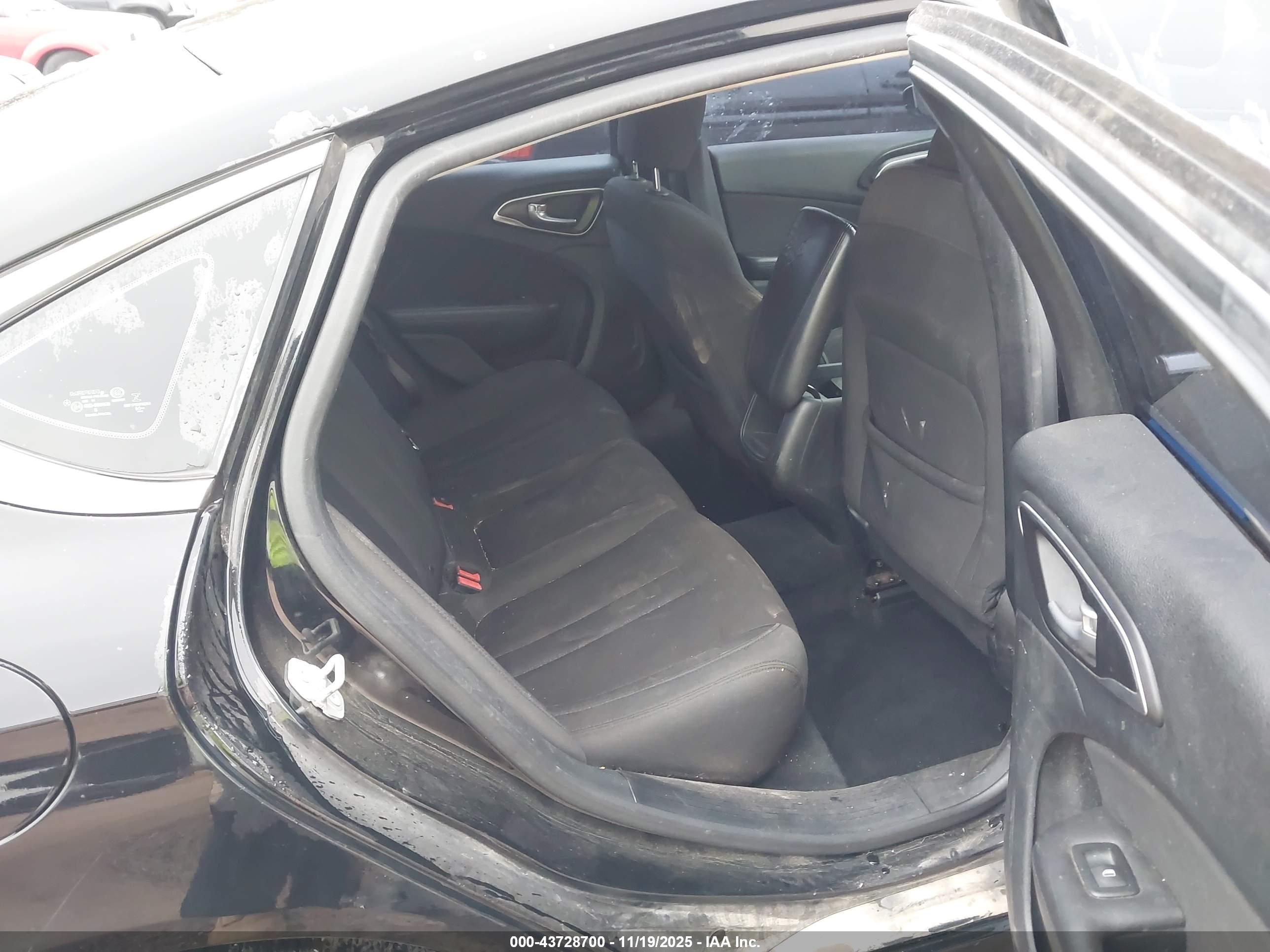 CHRYSLER 200 image 8