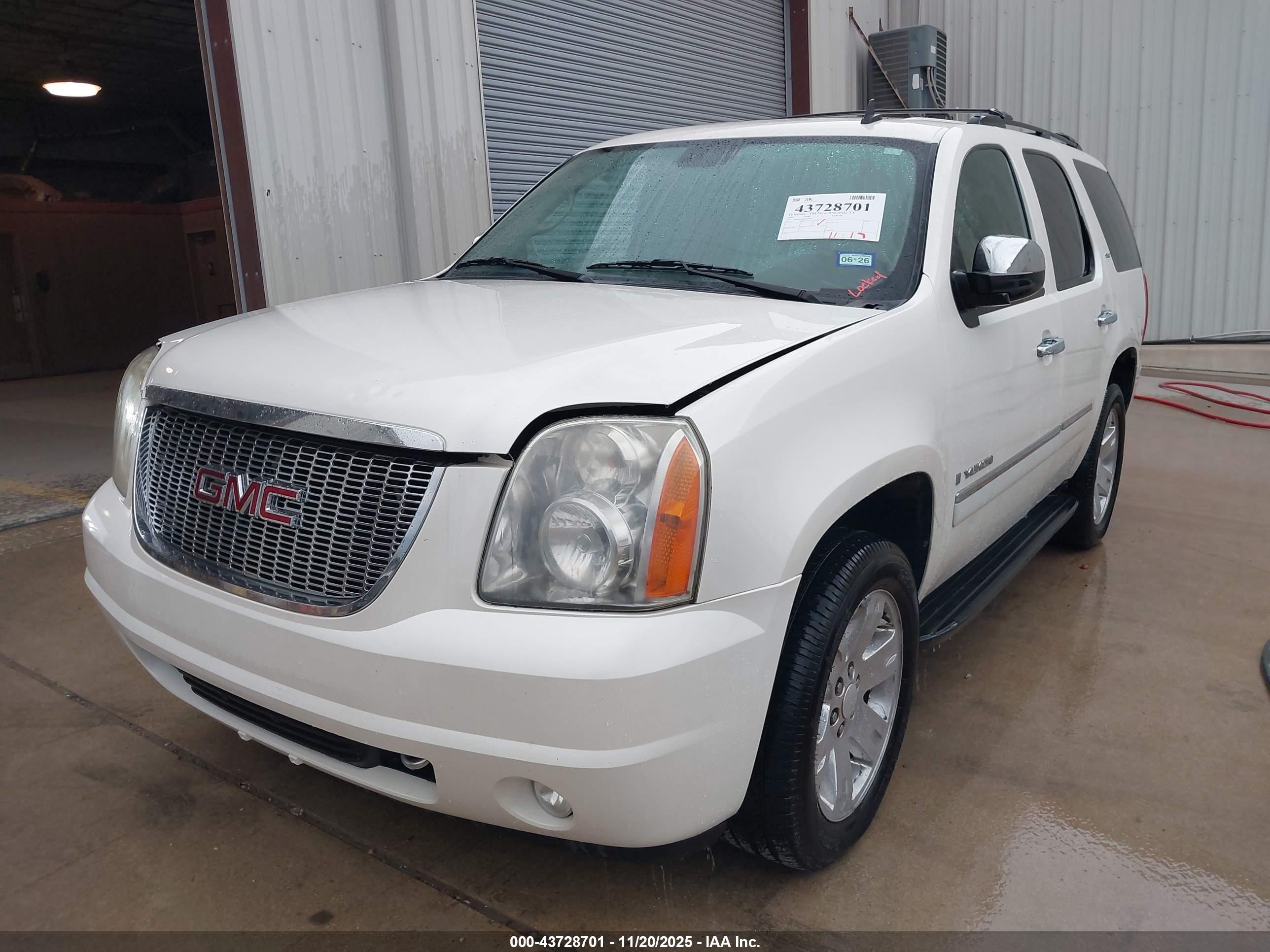 GMC YUKON image 2
