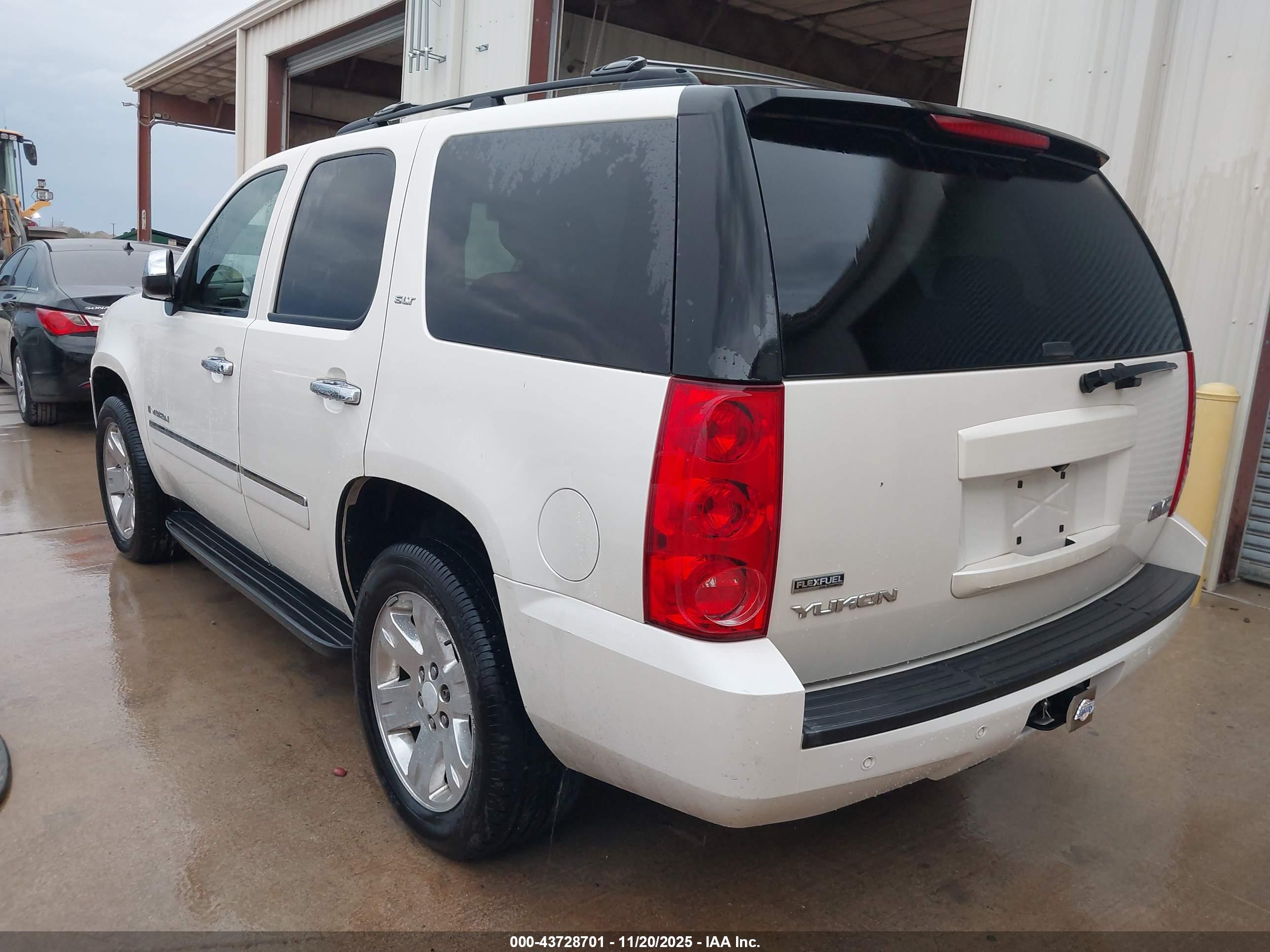 GMC YUKON image 3