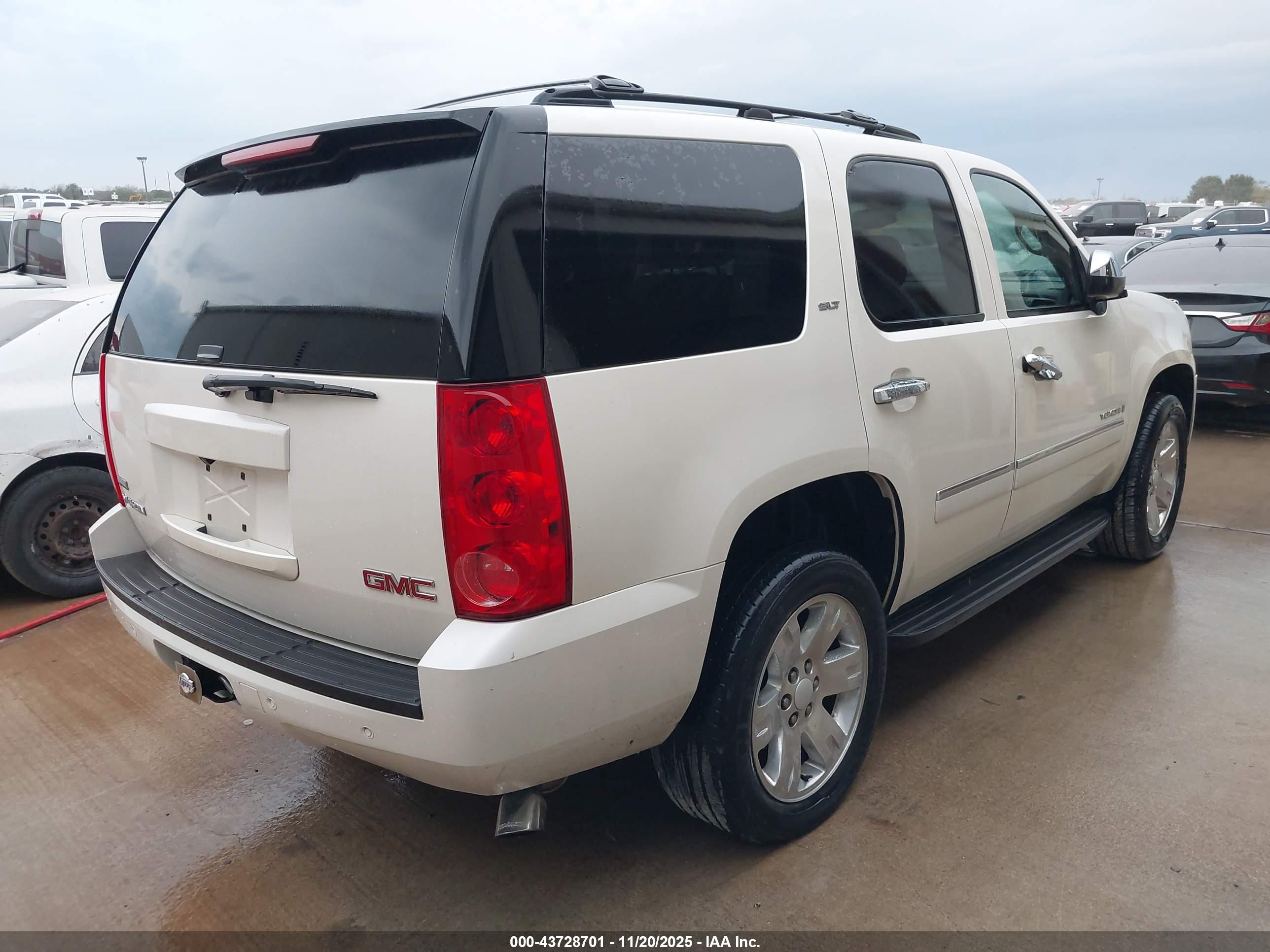 GMC YUKON image 4