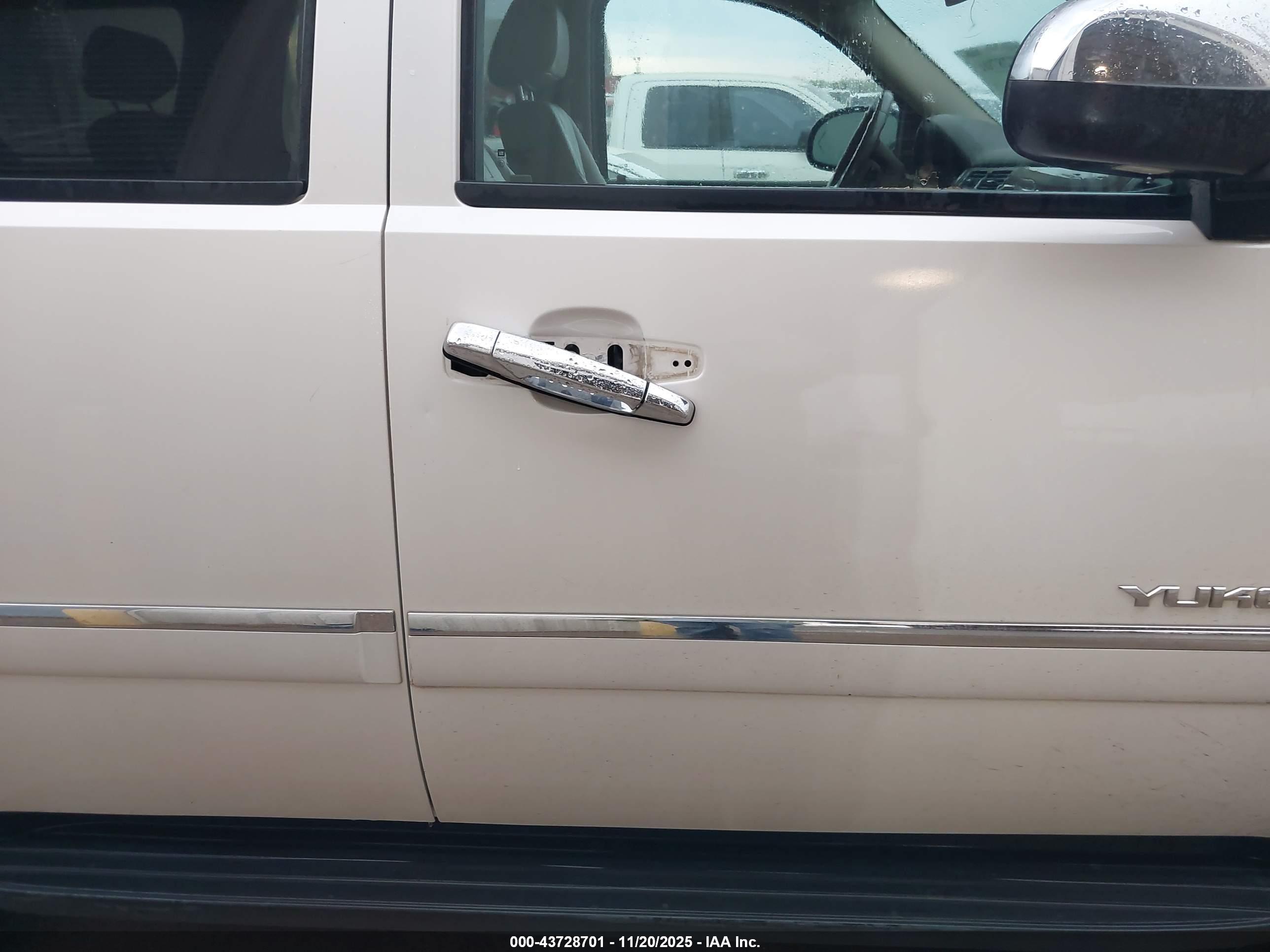 GMC YUKON image 6