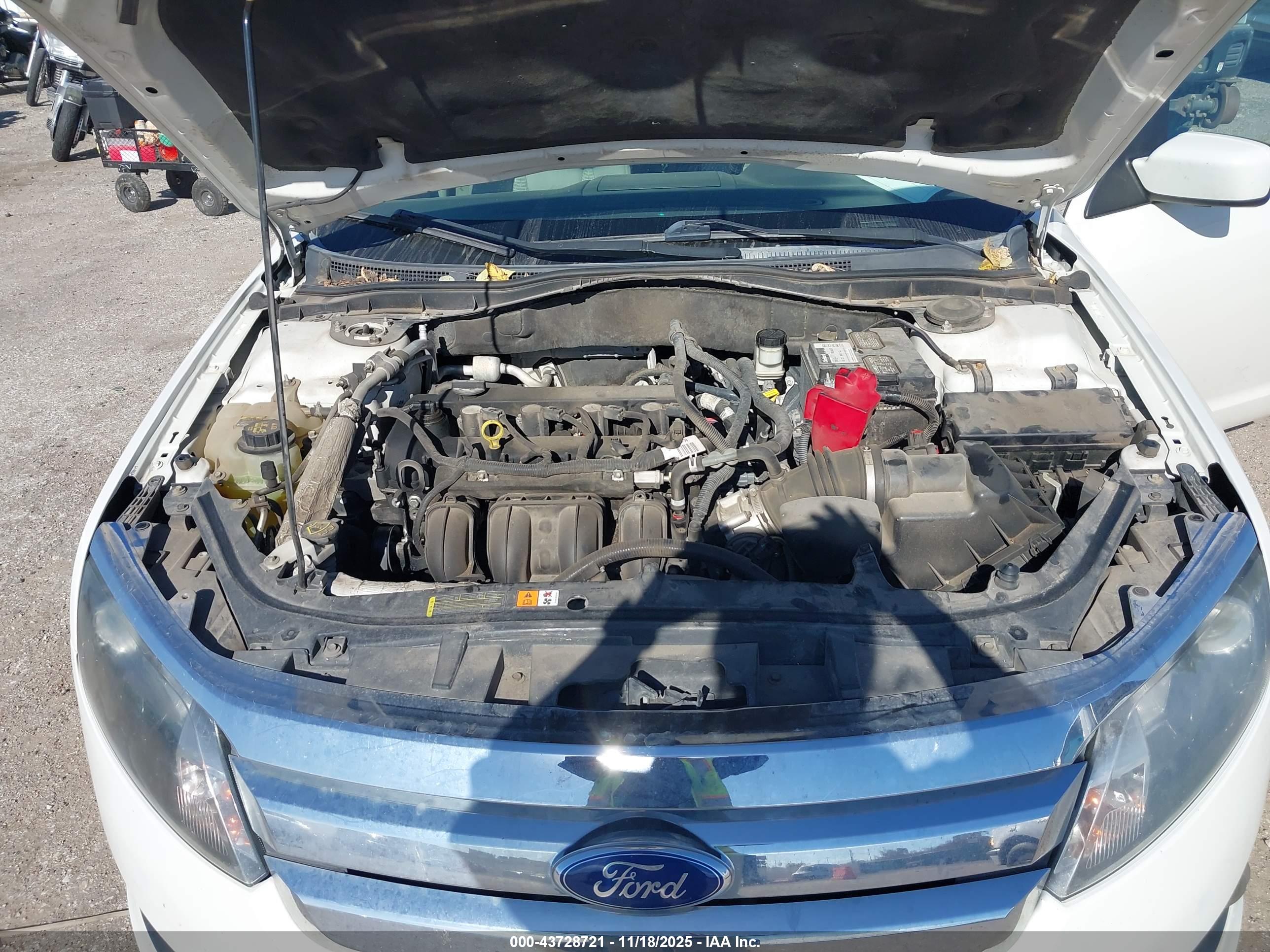 FORD FUSION image 10