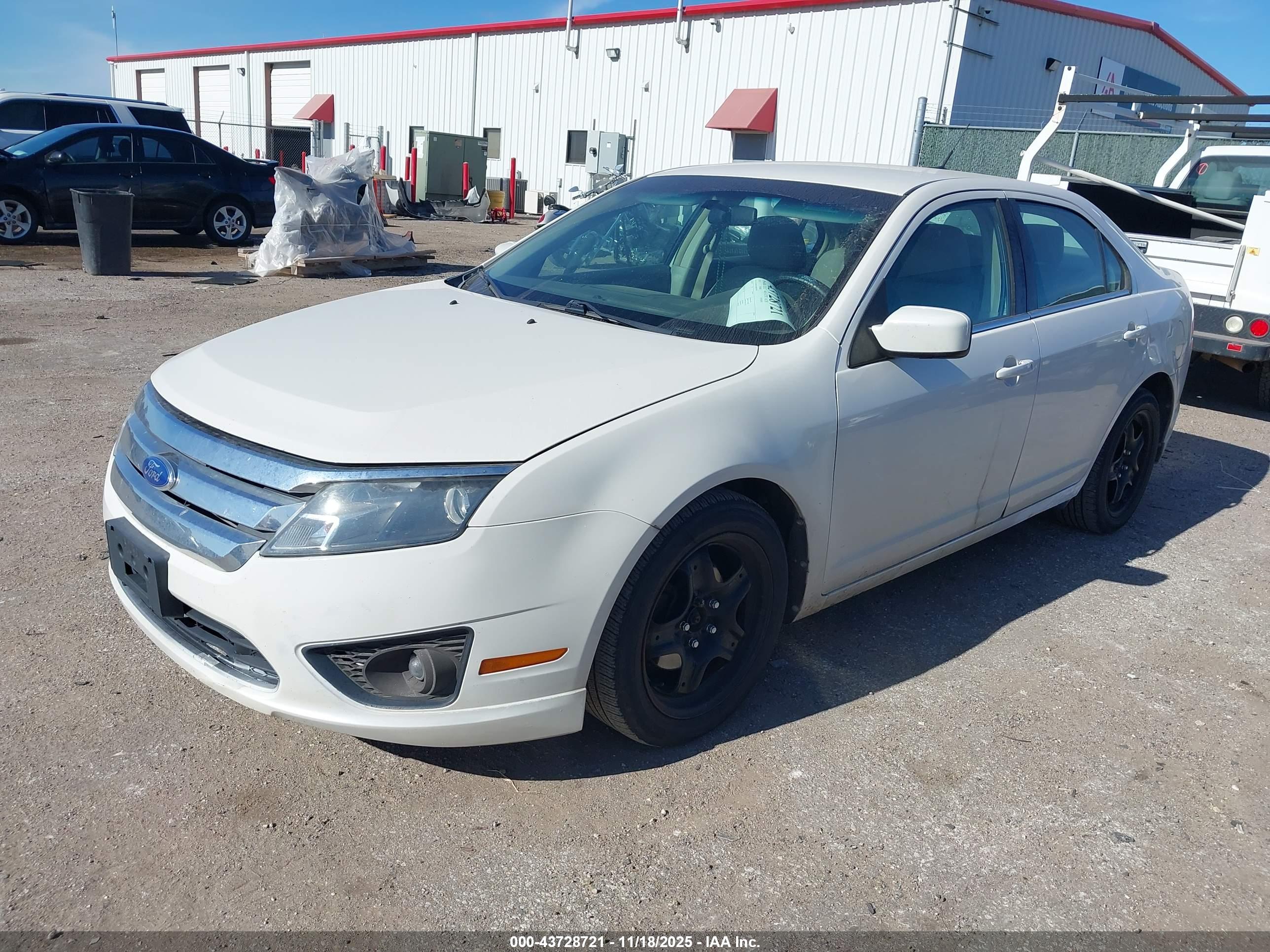 FORD FUSION image 2