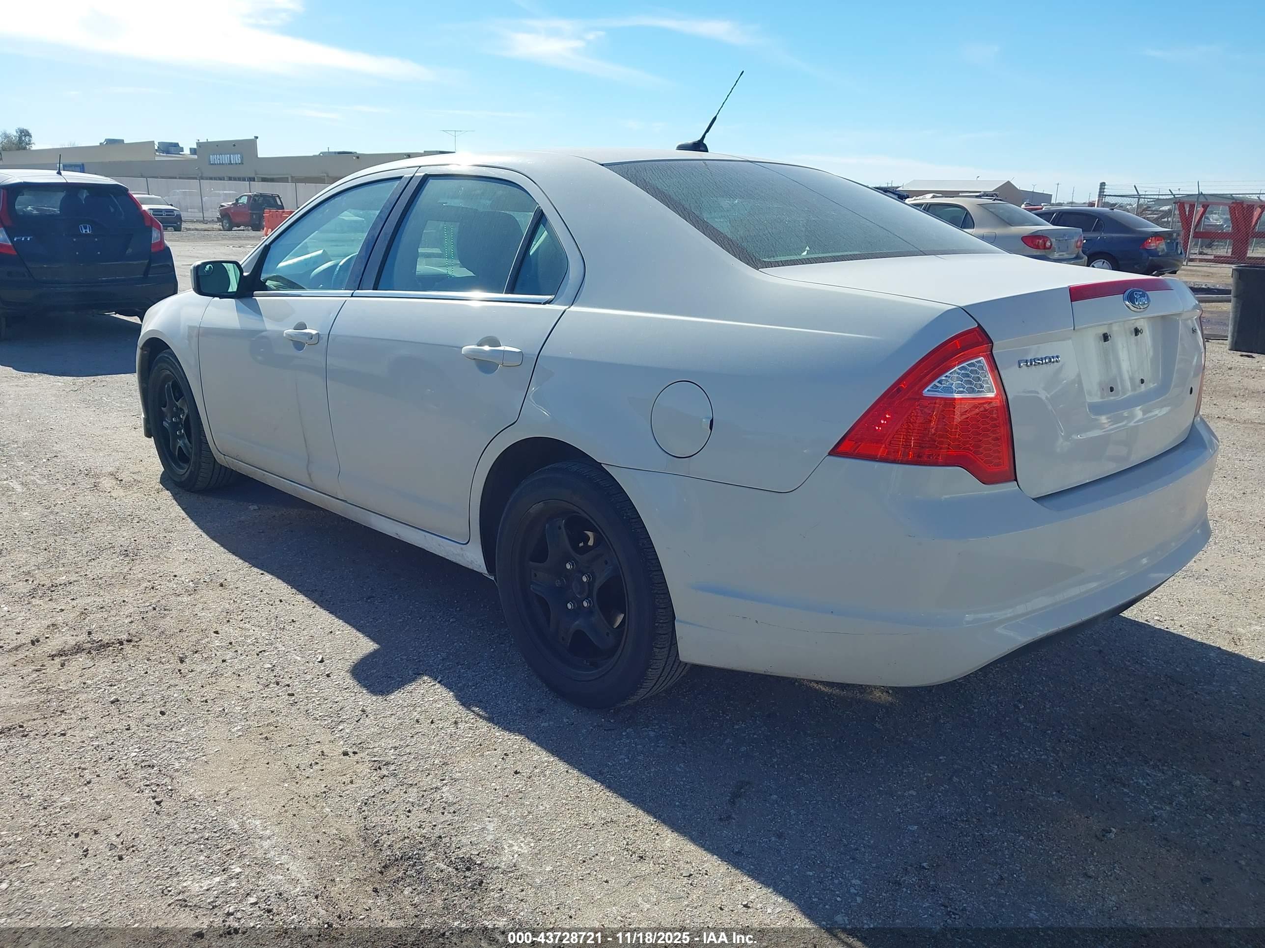 FORD FUSION image 3