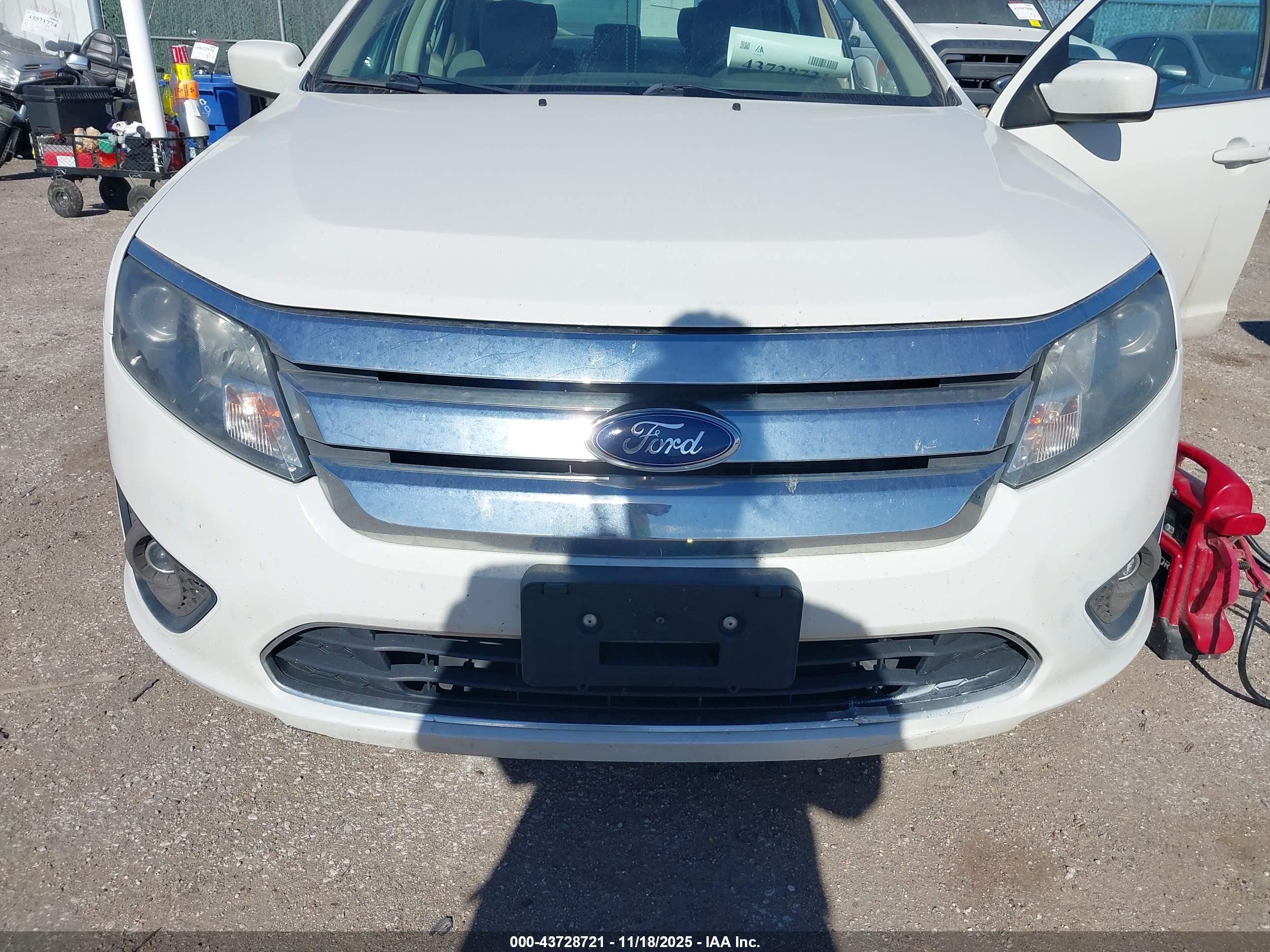 FORD FUSION image 6