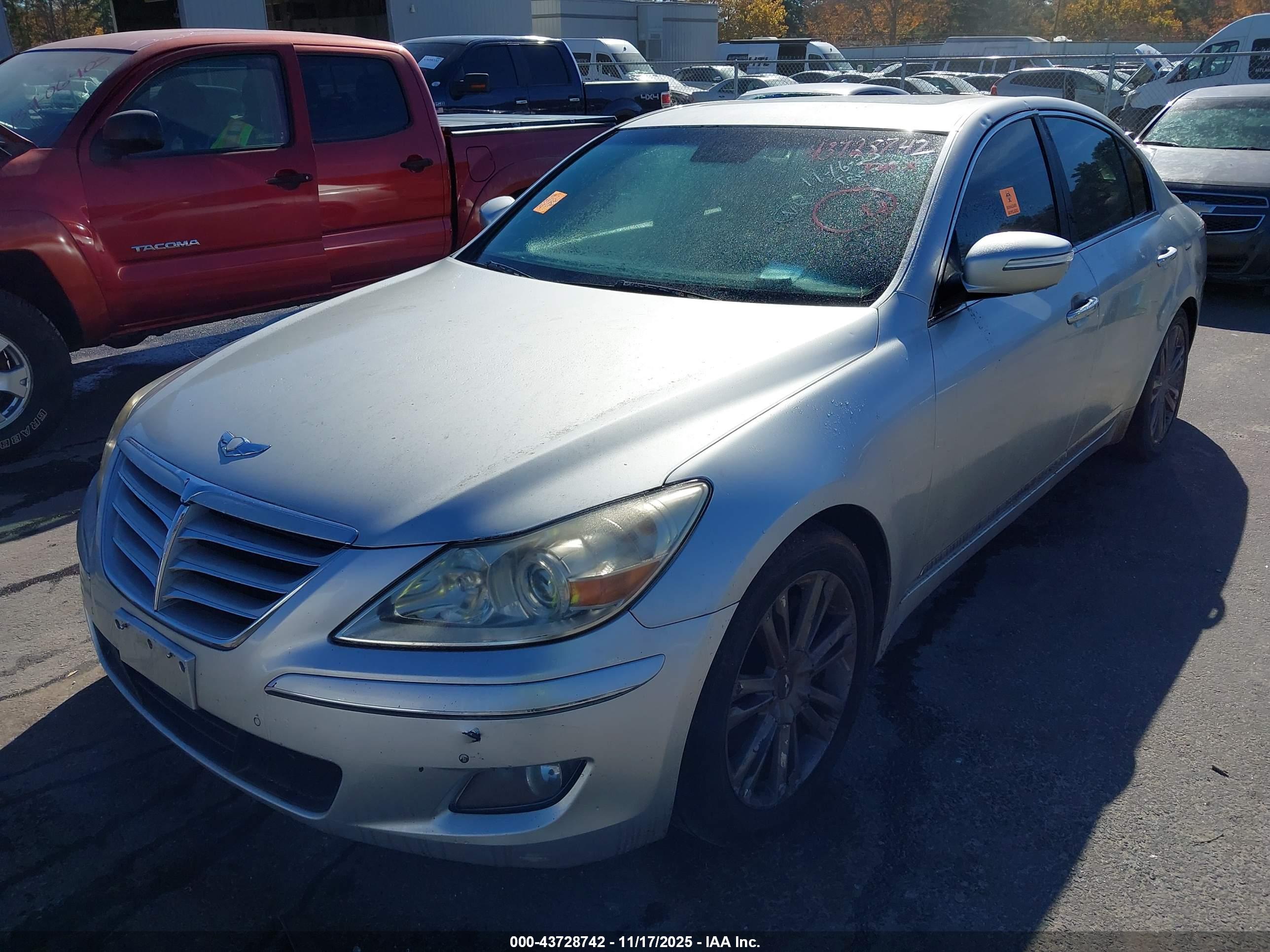 HYUNDAI GENESIS image 2