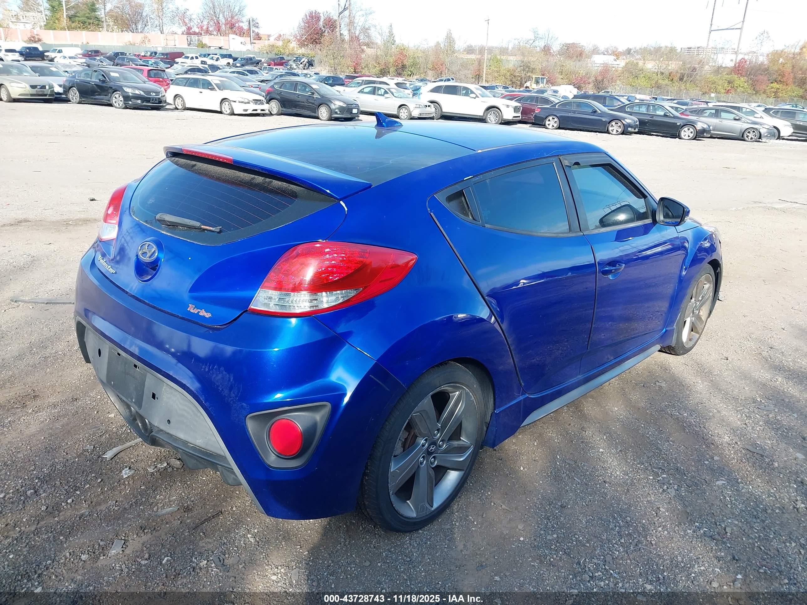 HYUNDAI VELOSTER image 4