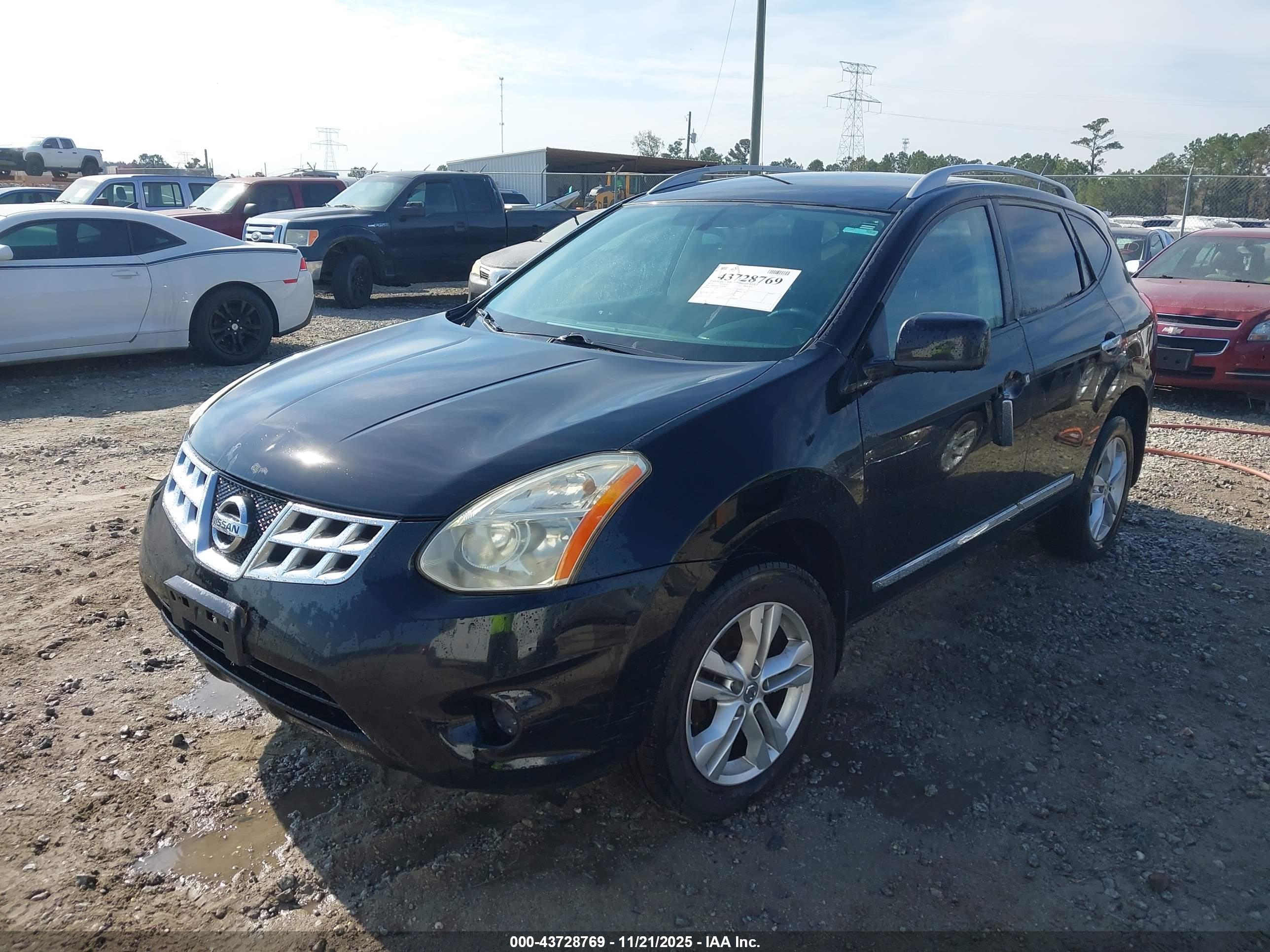 NISSAN ROGUE image 2