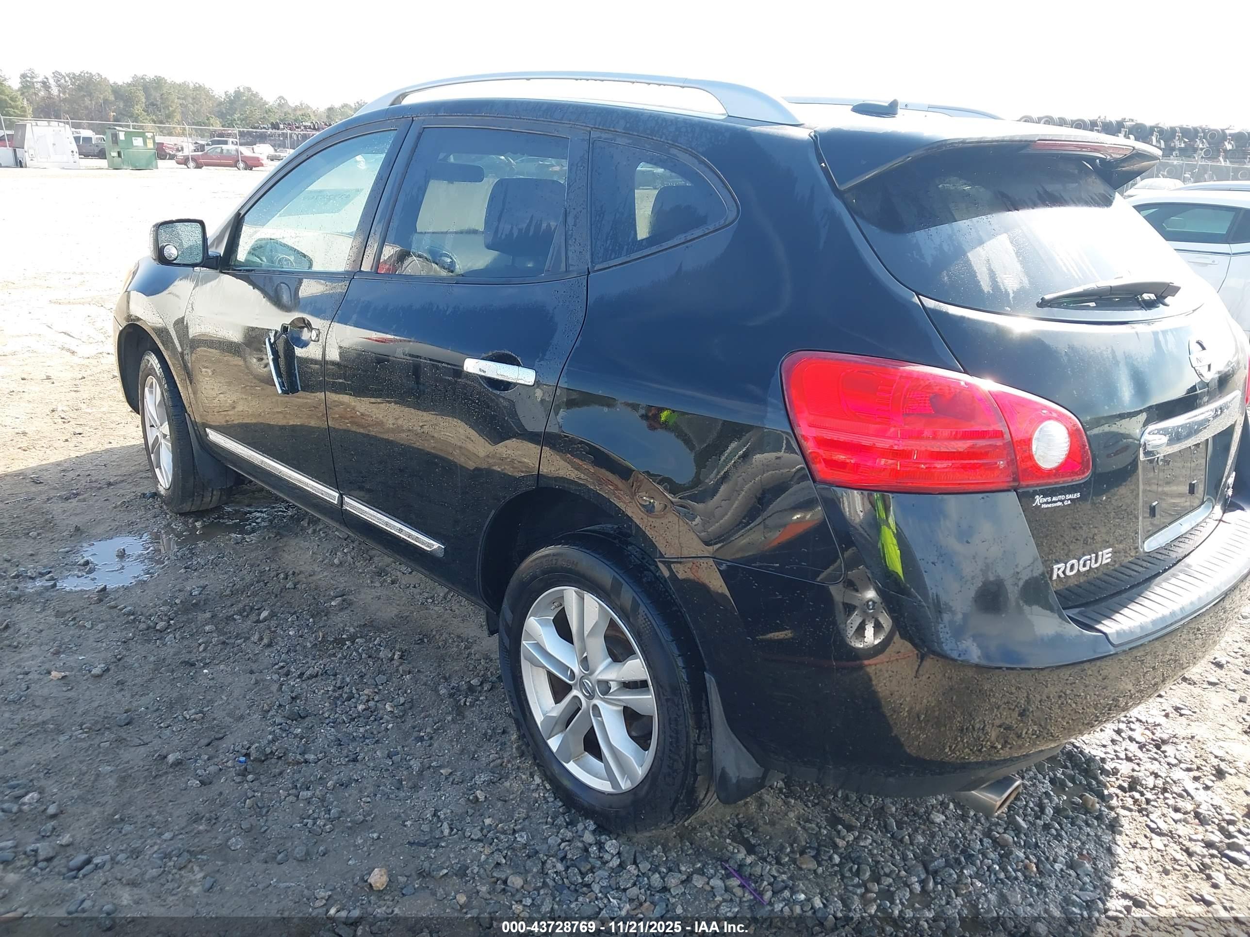 NISSAN ROGUE image 3