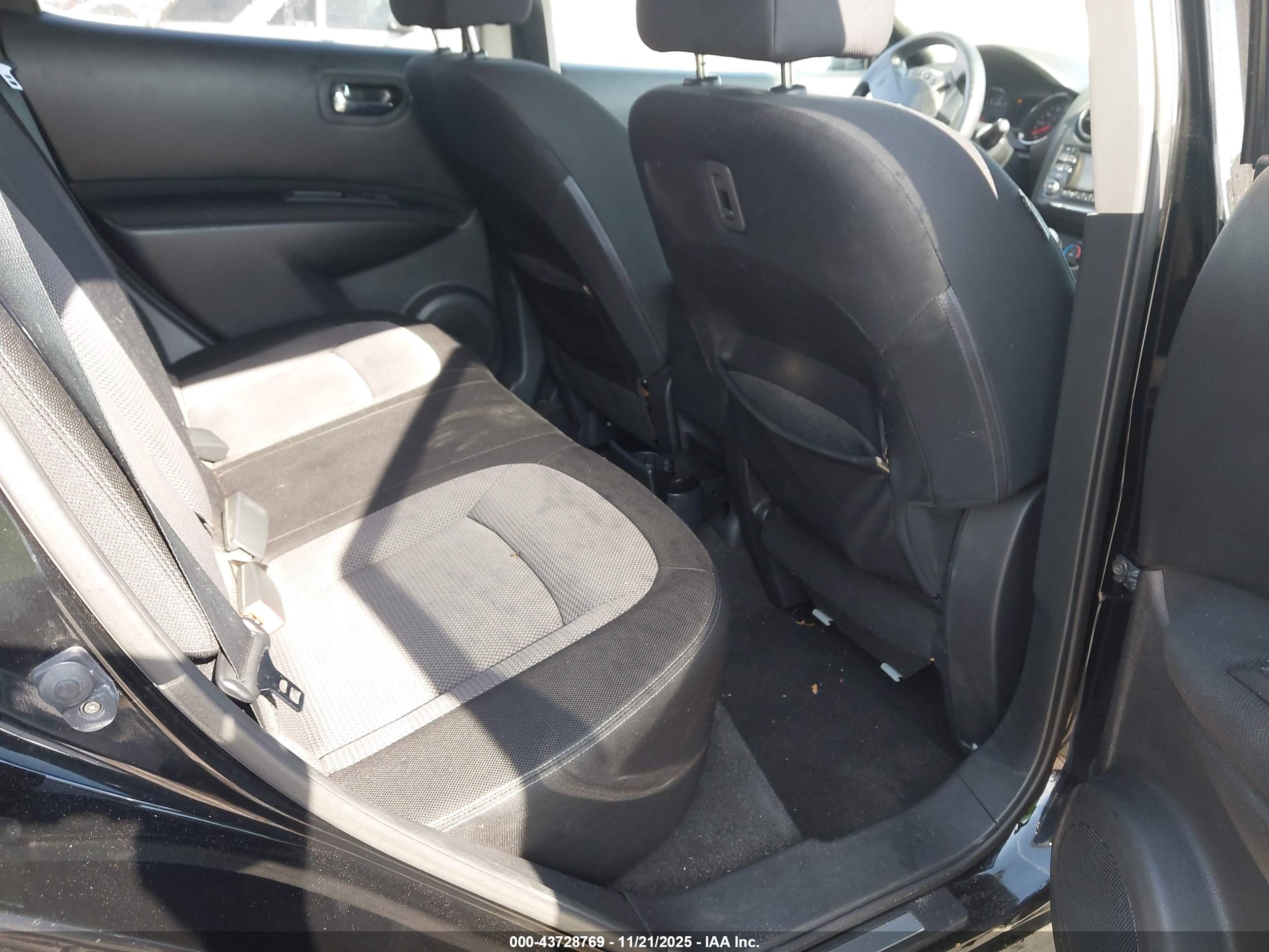 NISSAN ROGUE image 8