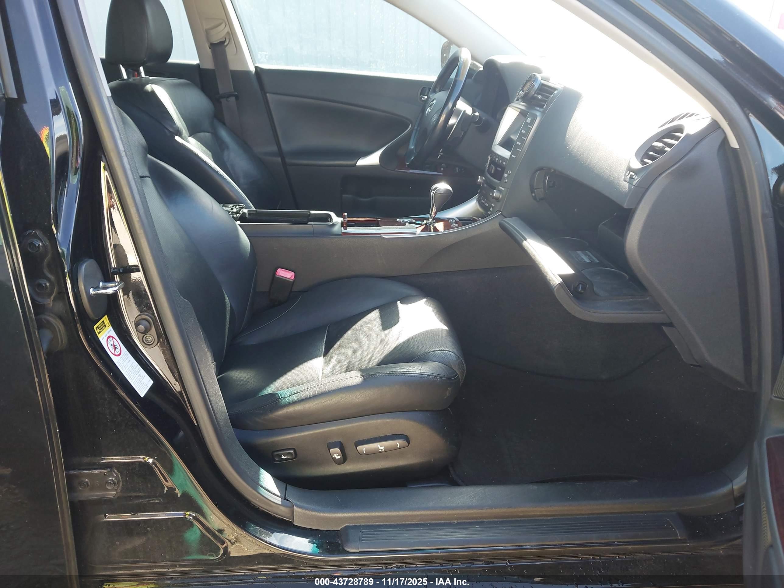 LEXUS IS image 5