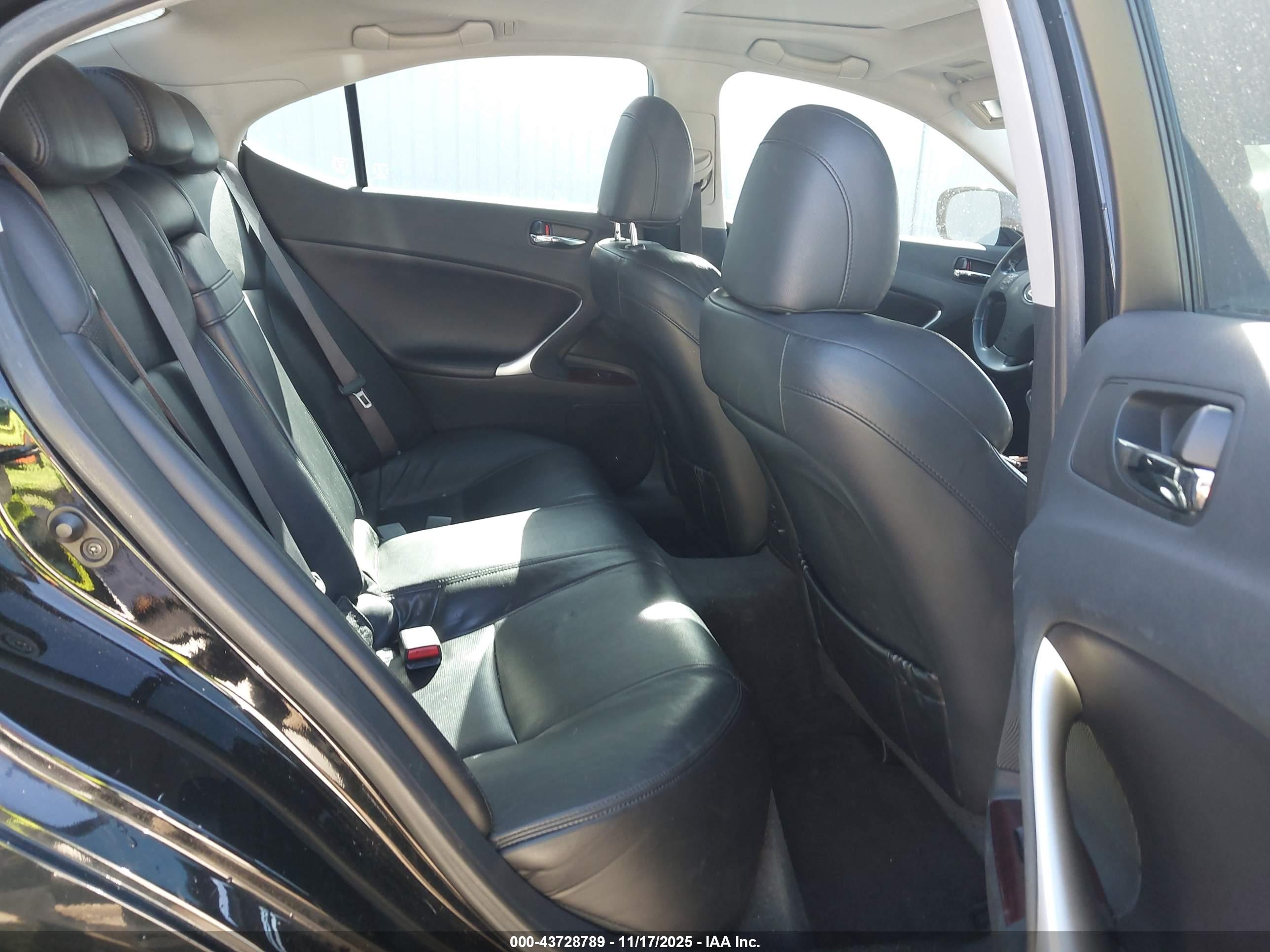 LEXUS IS image 8