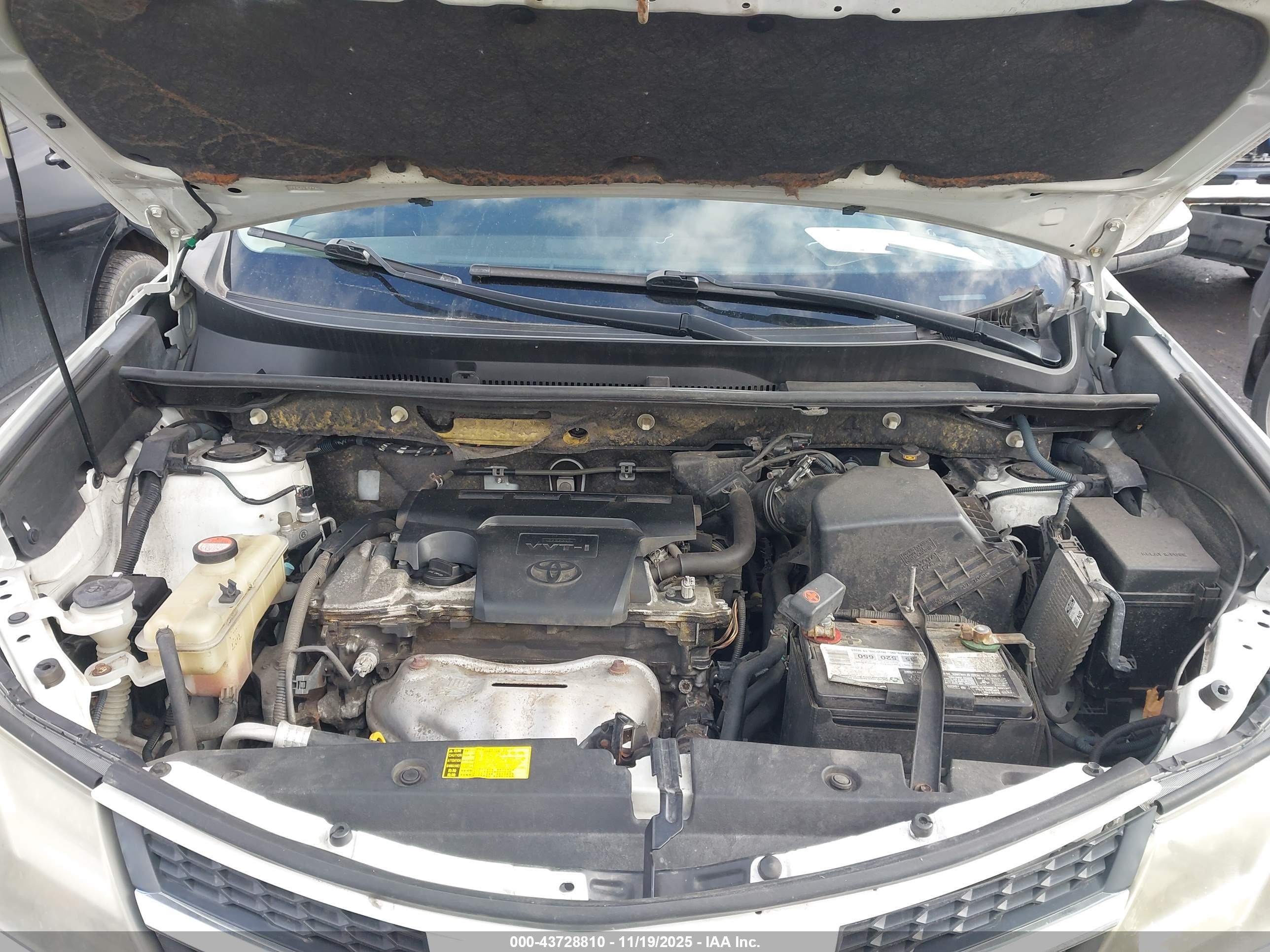 TOYOTA RAV4 image 10
