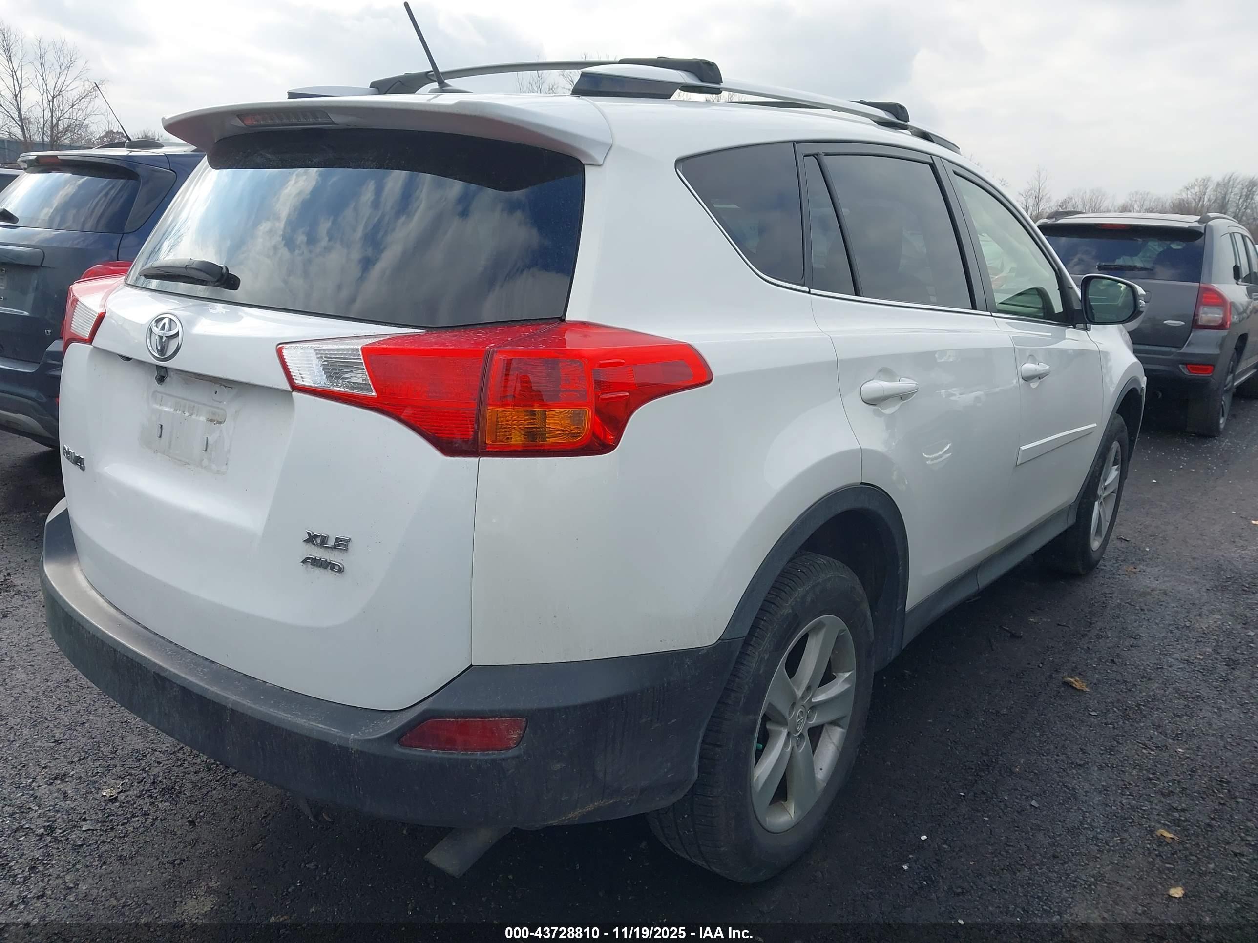 TOYOTA RAV4 image 4