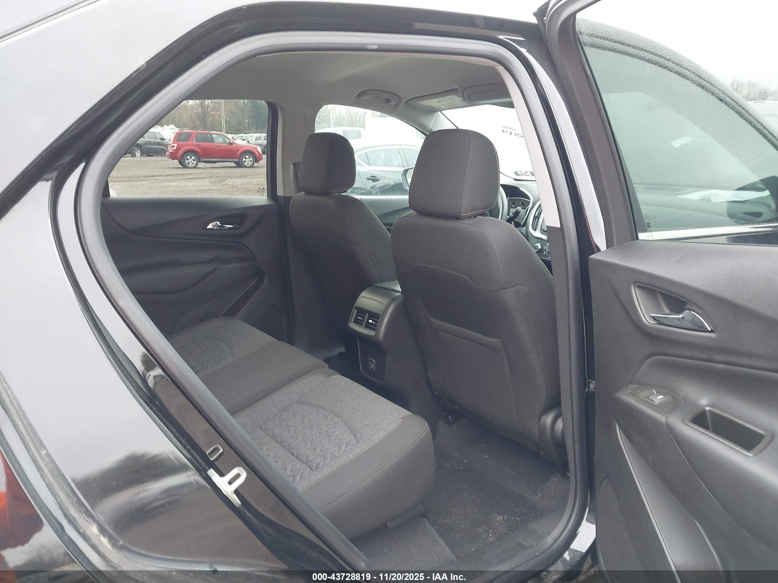 CHEVROLET EQUINOX image 8