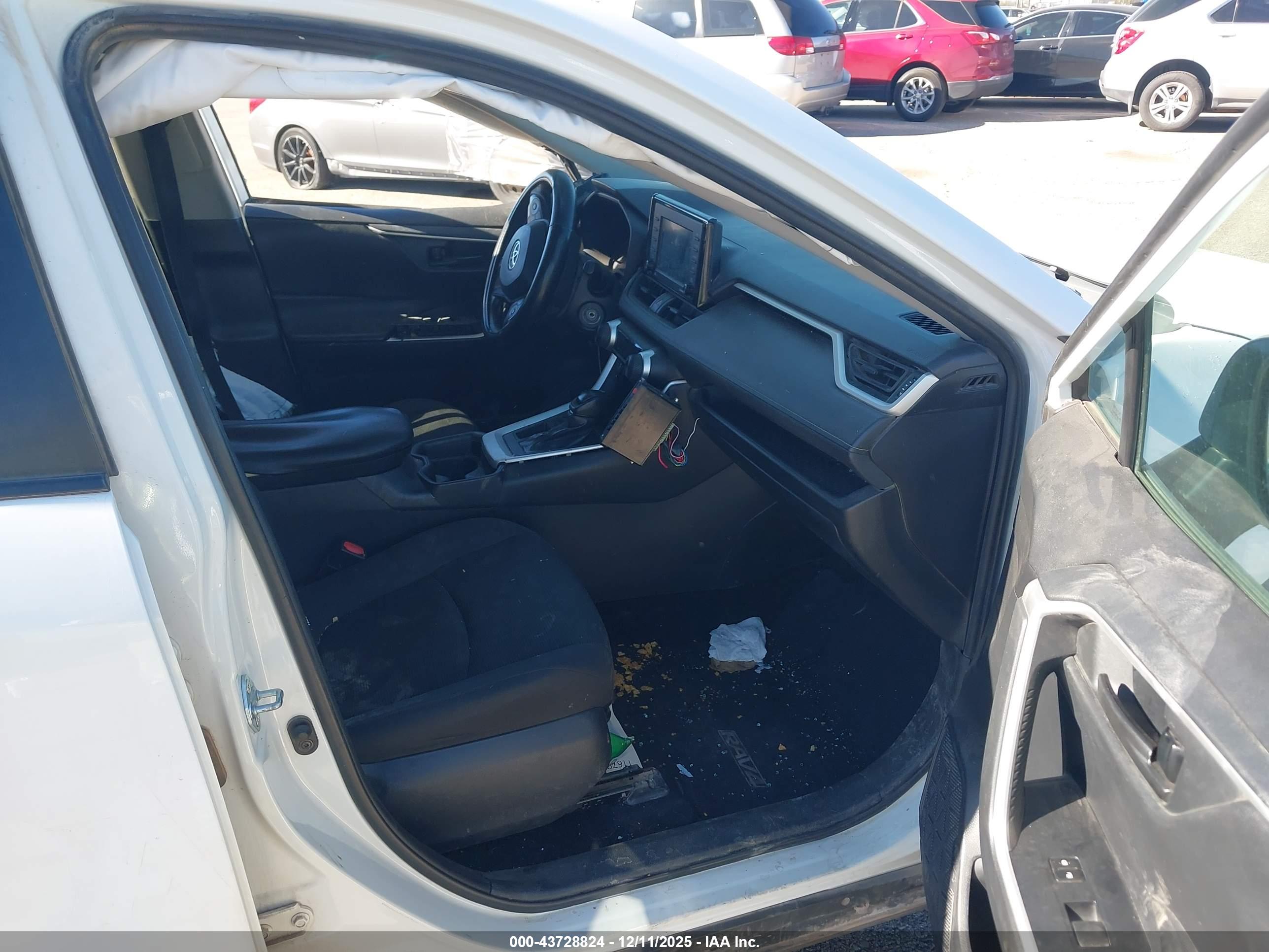 TOYOTA RAV4 image 5