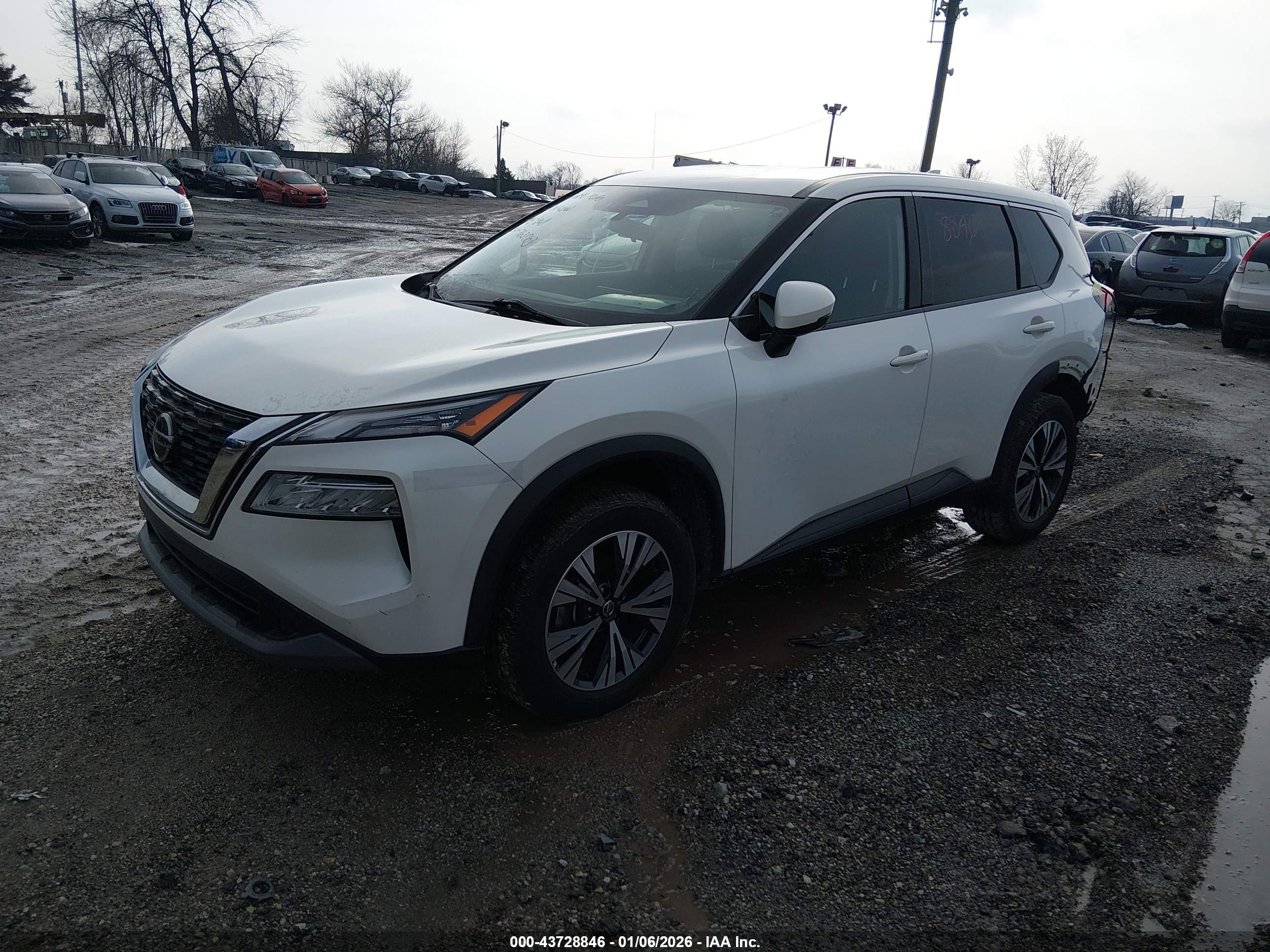 NISSAN ROGUE image 2
