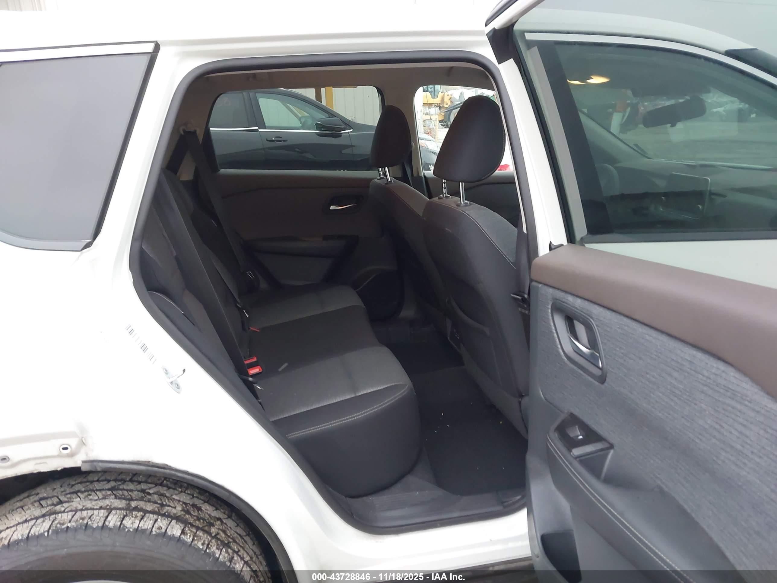 NISSAN ROGUE image 8